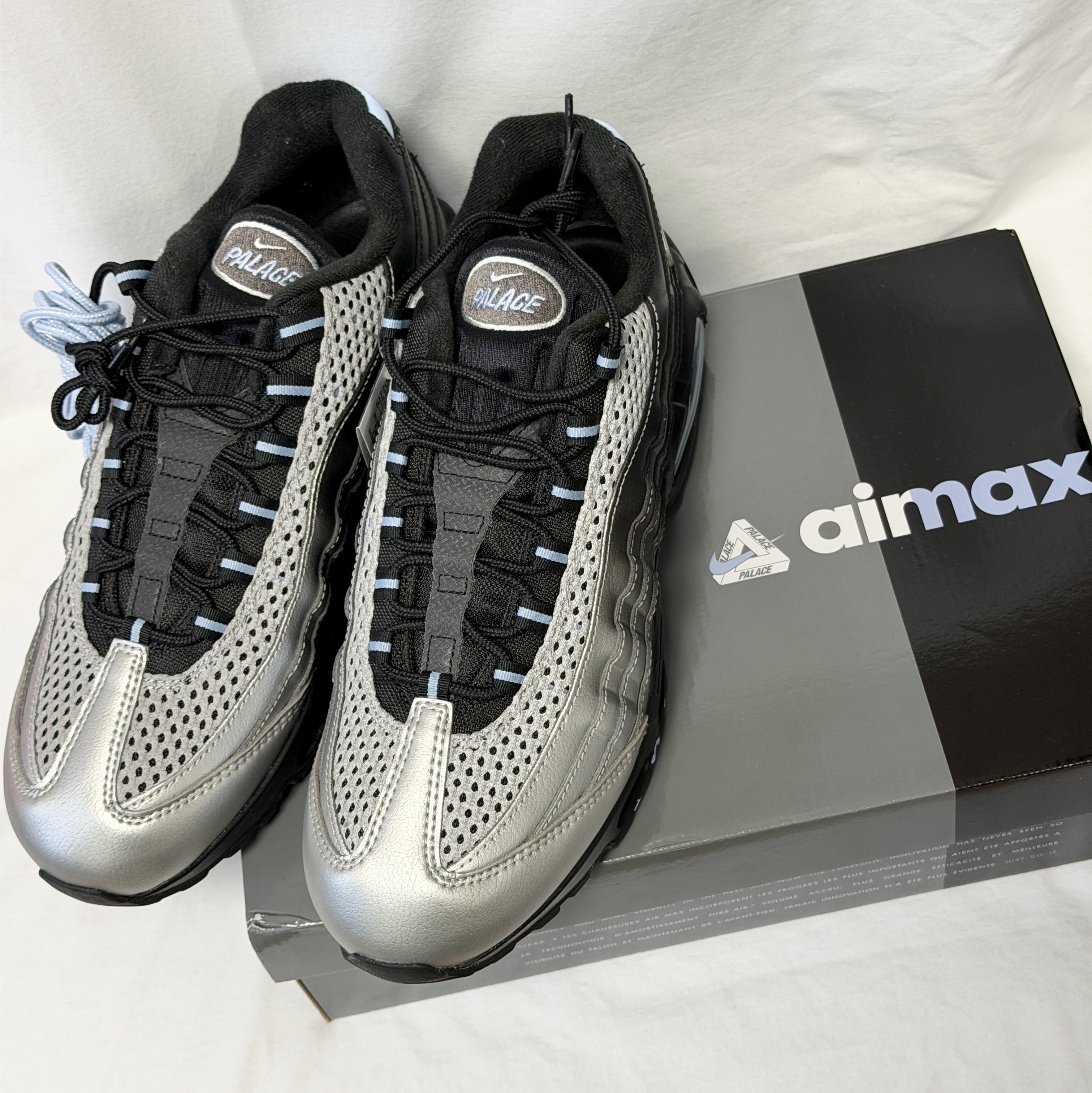 Nike x Palace Air Max 95 Metallic Silver Aluminum 착용 스타일 - 3