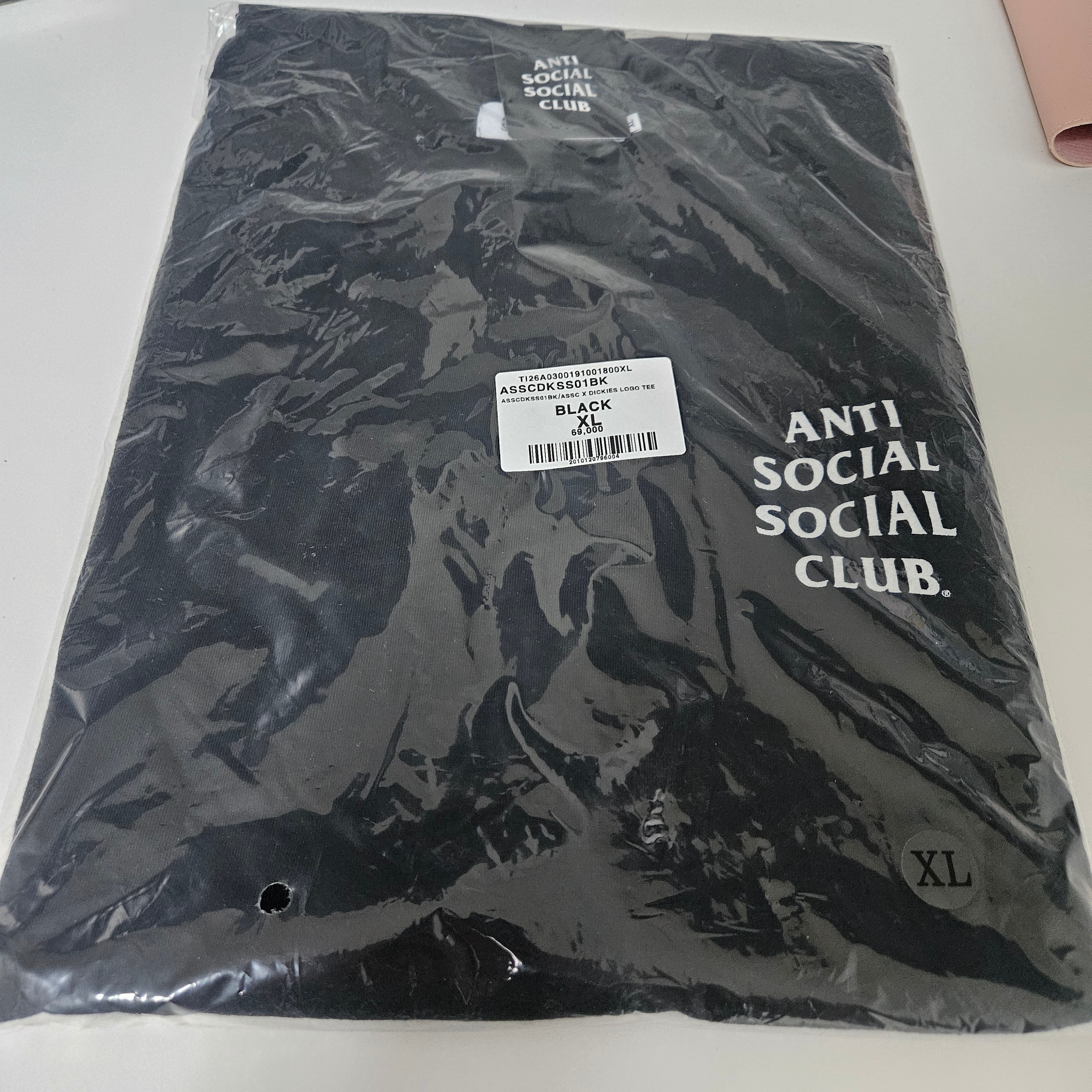 Anti Social Social Club x Dickies Logo T-Shirt Black 착용 스타일