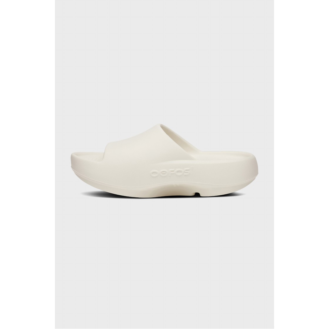 우포스 OOahh + 아이보리 남여공용 슬라이드(OOFOS OOahh Sport Ivory Unisex Slides) - 4