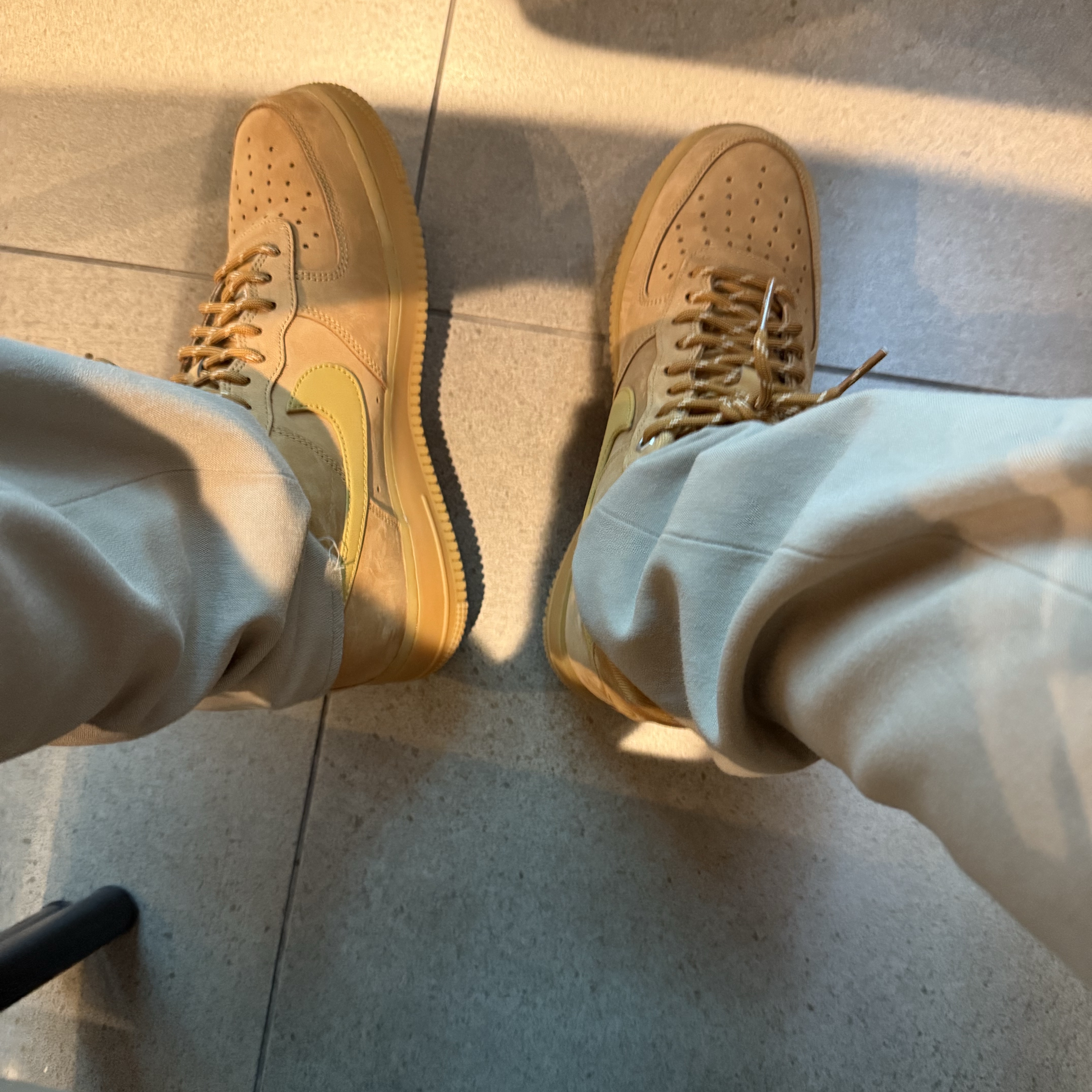 Nike Air Force 1 '07 WB Flax 착용 스타일