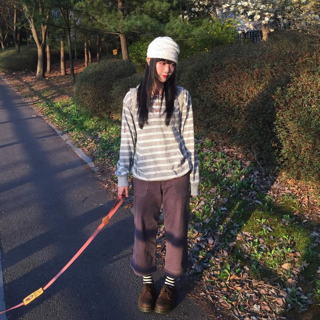 MAINBOOTH Cookie Stripe Hood T-shirt GRAY 착용 스타일 - 1