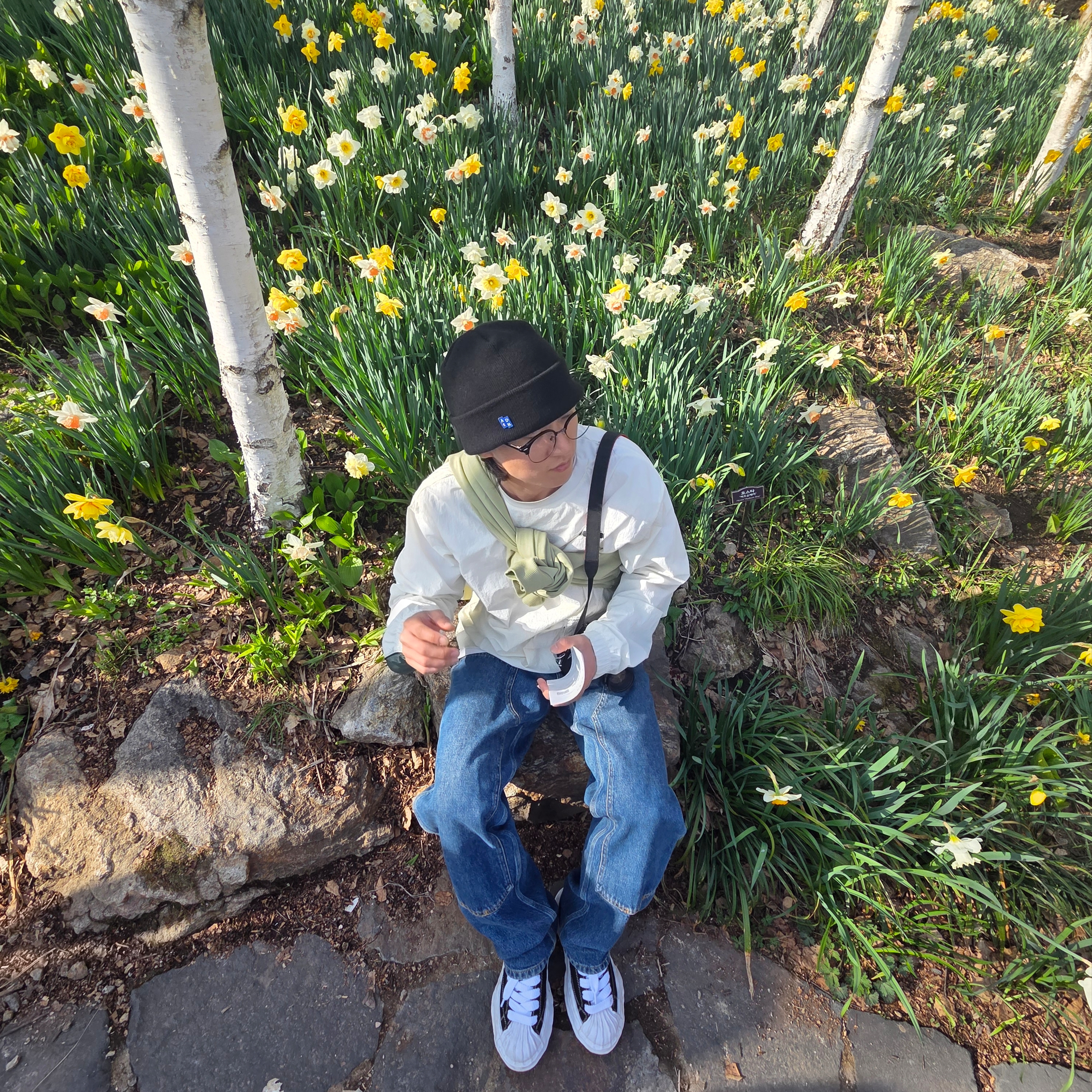 Ader Error Sig; TRS/BL Tag Beanie 02 Noir, Maison Mihara Yasuhiro Blakey OG Sole Canvas Low-top Sneakers Black White 착용 스타일