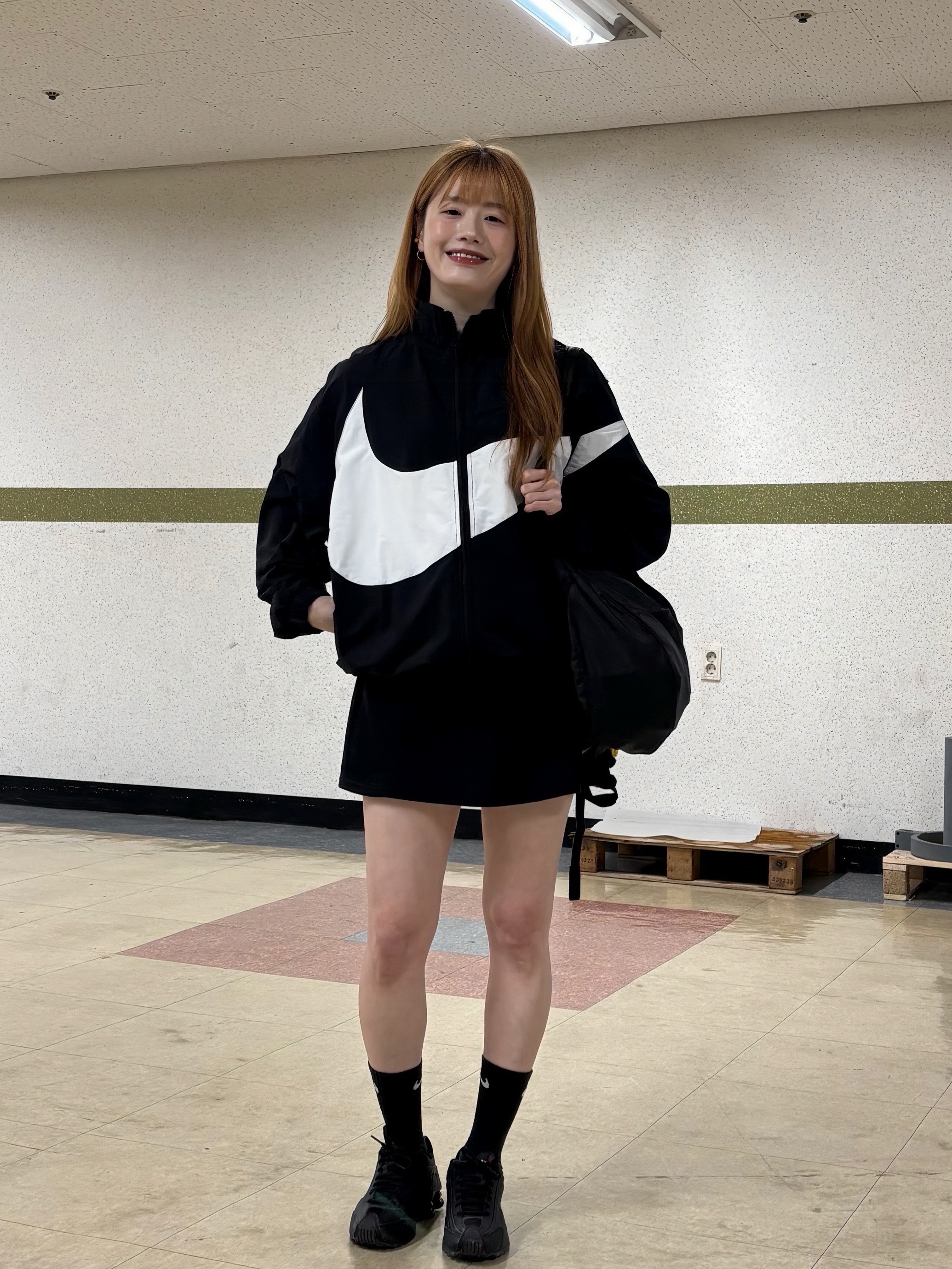 Mischief Lightweight Zip Around Backpack Black, (W) Nike Shox R4 Black 착용 스타일 - 7