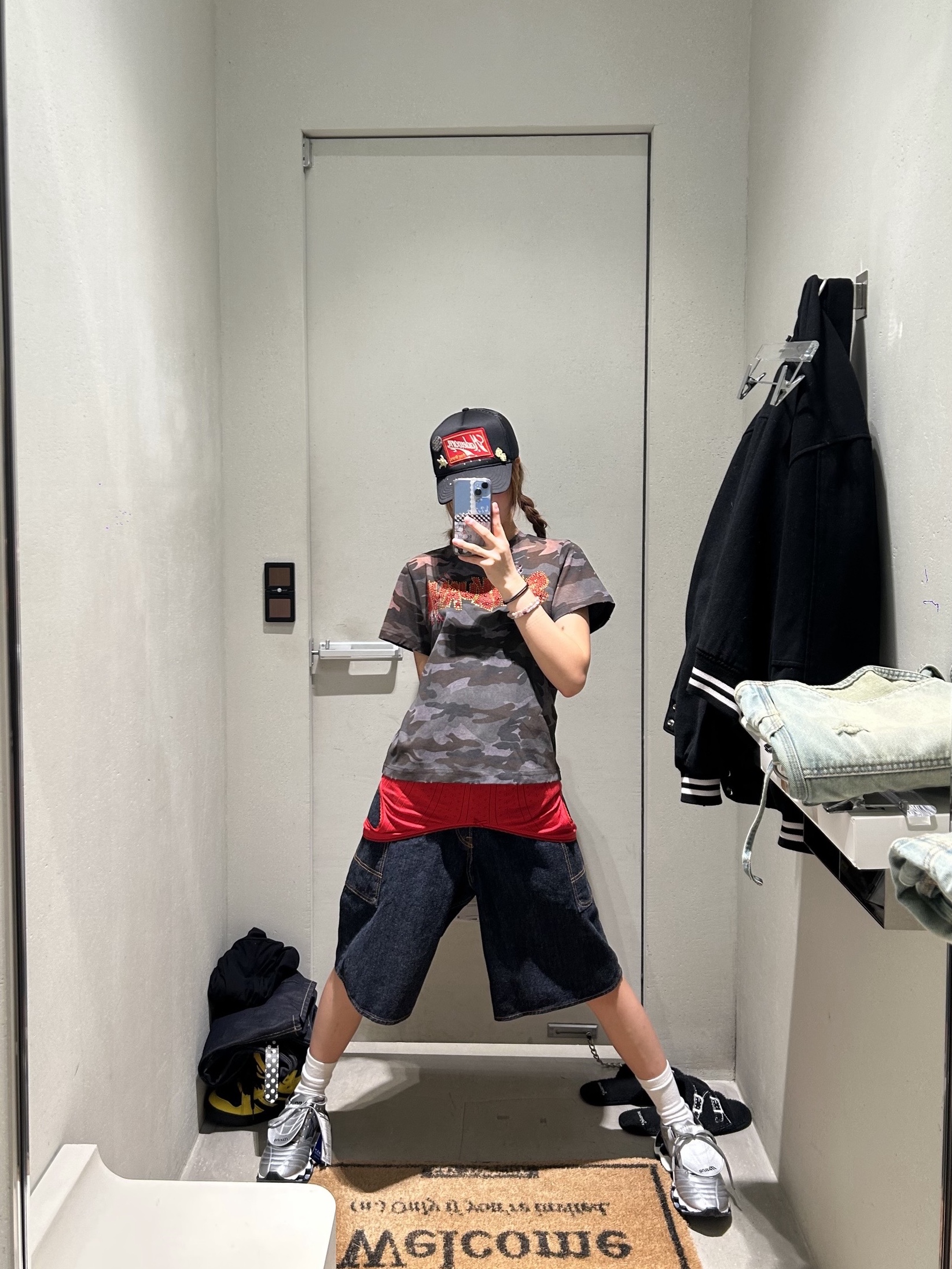 Kenzo Monkey Fit Short Rinse Blue Denim - 26SS 착용 스타일 - 2