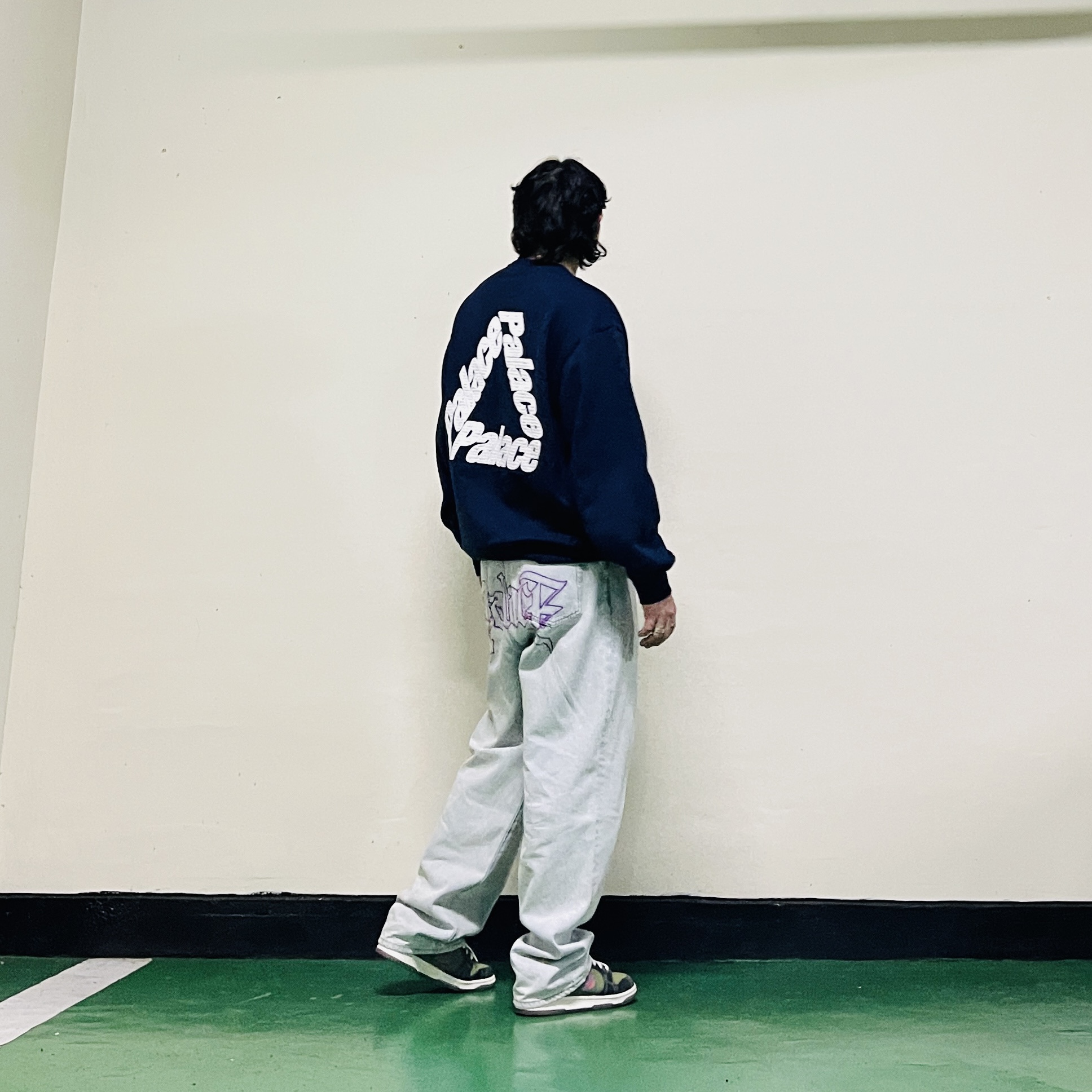 Palace P3 Chain Puff Crew Navy - 25FW, Palace Le Script P90 Baggy Jean Light Acid Wash - 26SS 착용 스타일 - 2