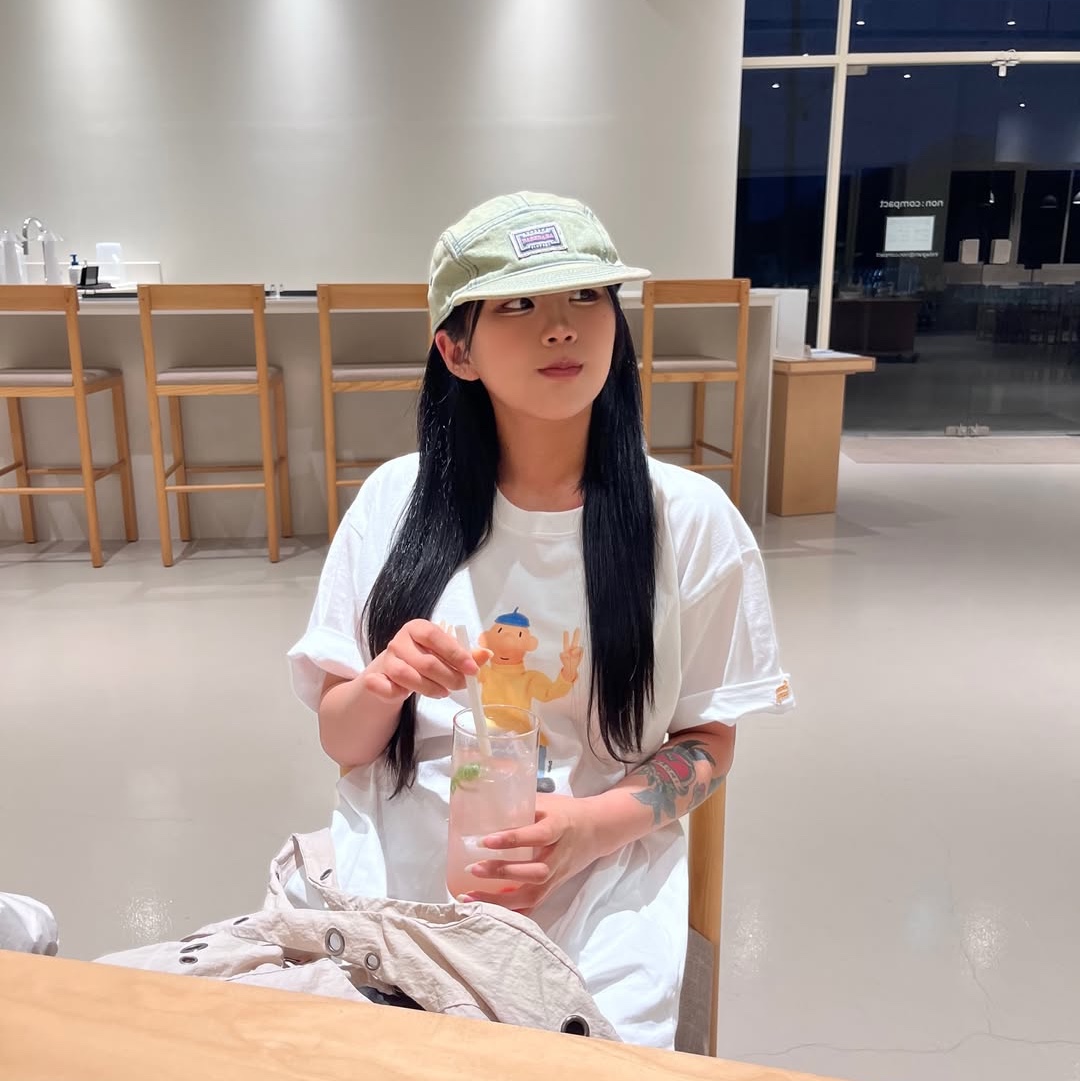 MAINBOOTH [Pat&Mat] Pat T-shirt White 착용 스타일 - 7