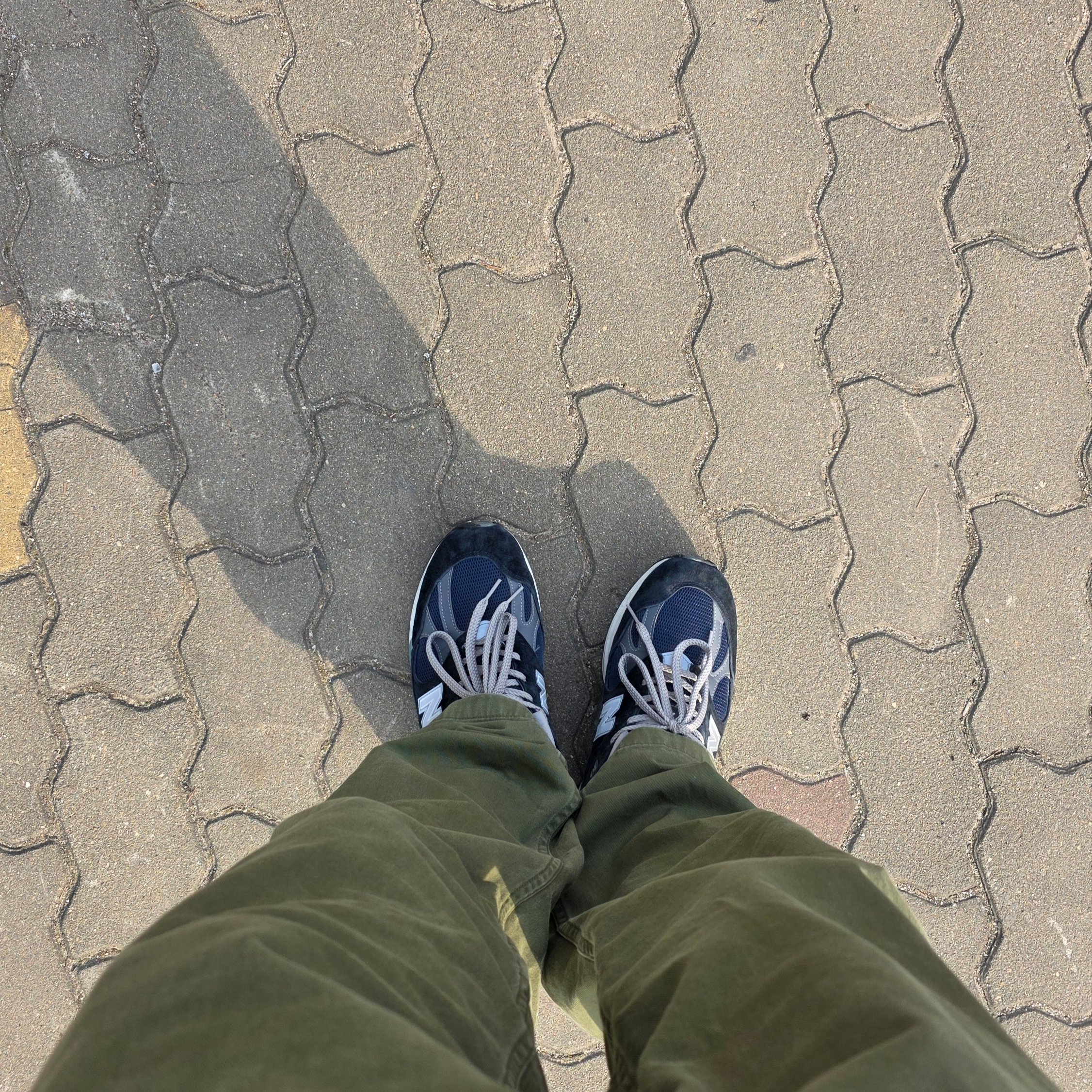 New Balance 991v2 Made in UK Dark Navy Smoked Pearl 착용 스타일