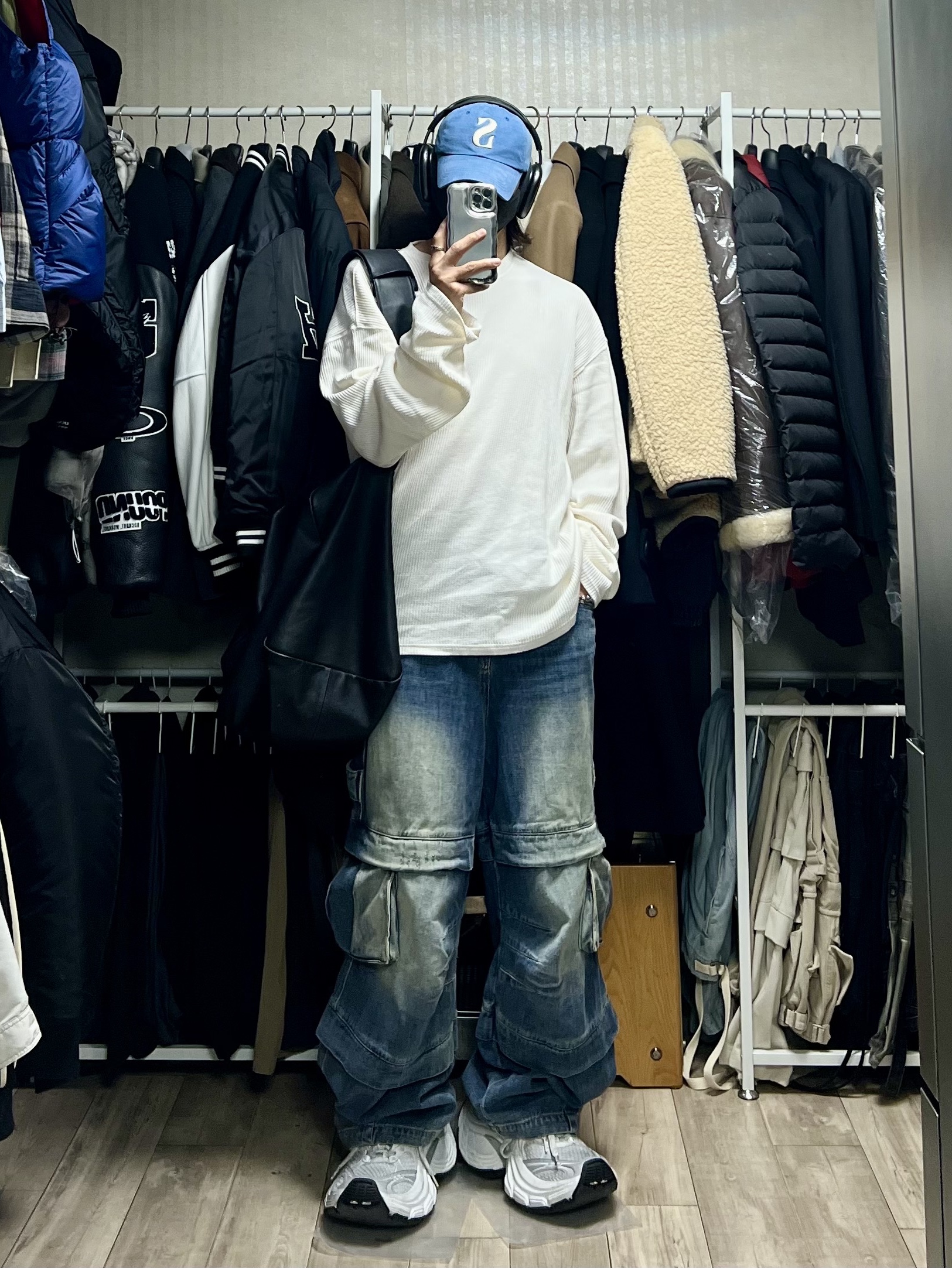 Kamien Titan Baggy Denim Pants Blue, Balenciaga 10XL Sneakers White Grey Silver Black 착용 스타일
