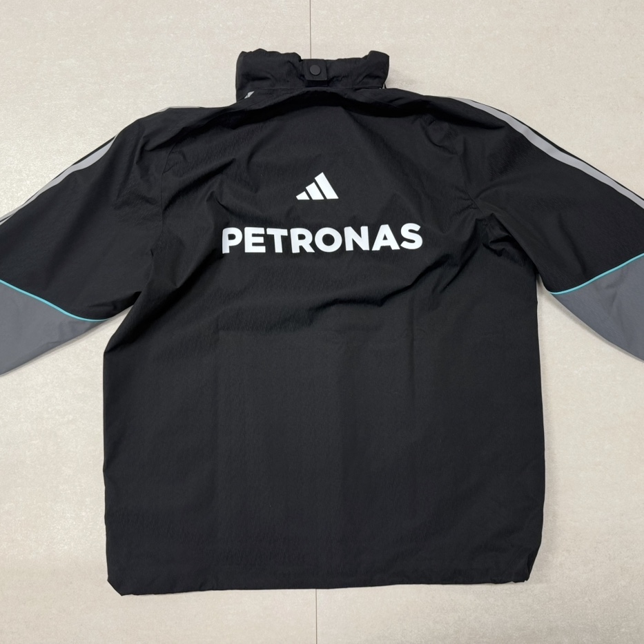 Adidas x Mercedes AMG Petronas F1 Team Mechanix Rain Jacket Black Grey Two - KR Sizing (Non Marking Ver.) 착용 스타일 - 4