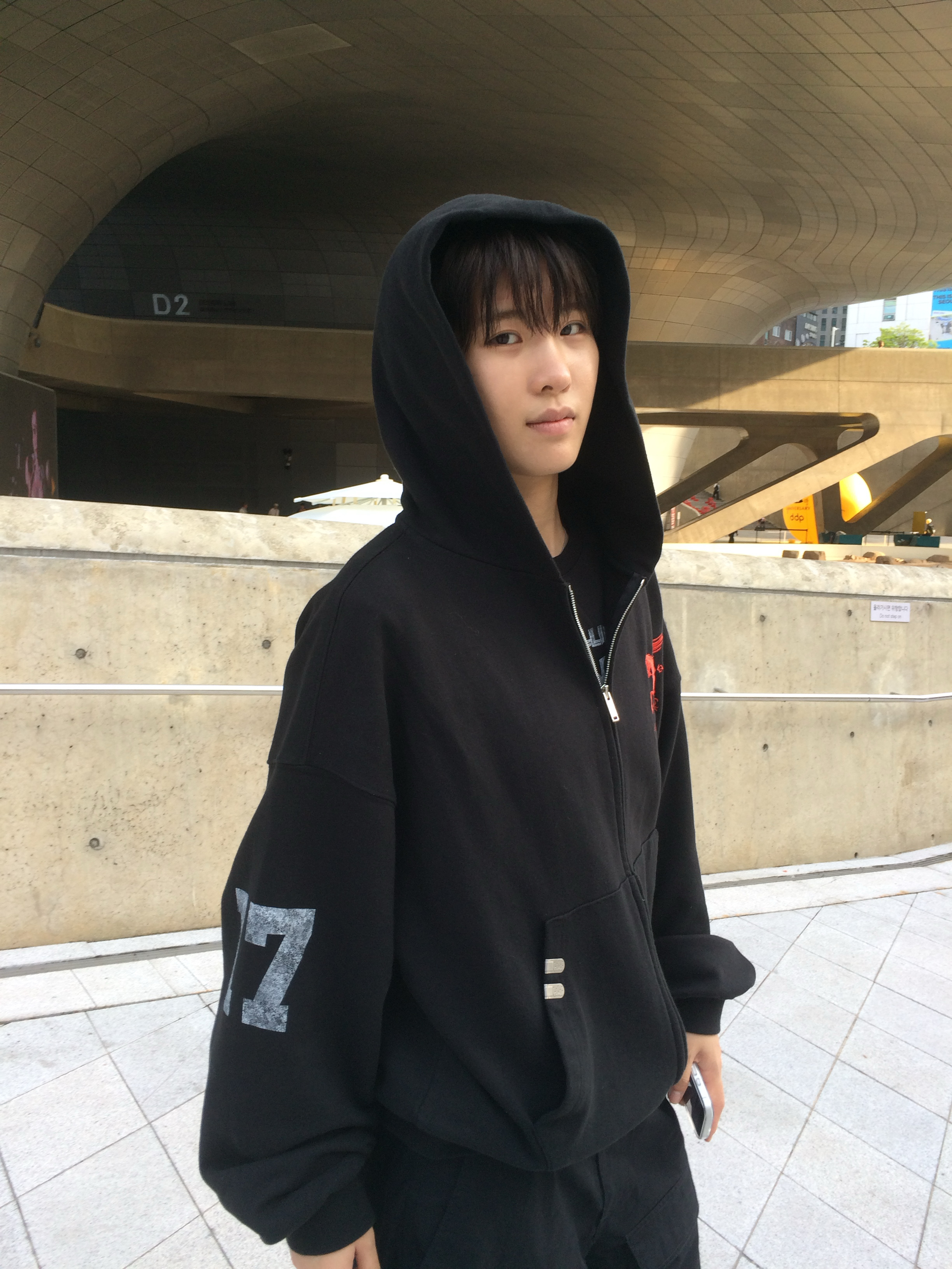 PACOSPLY Falling Angel Zip Up Hoodie Black, Adidas Rivalry High Consortium Chalk White 착용 스타일 - 2