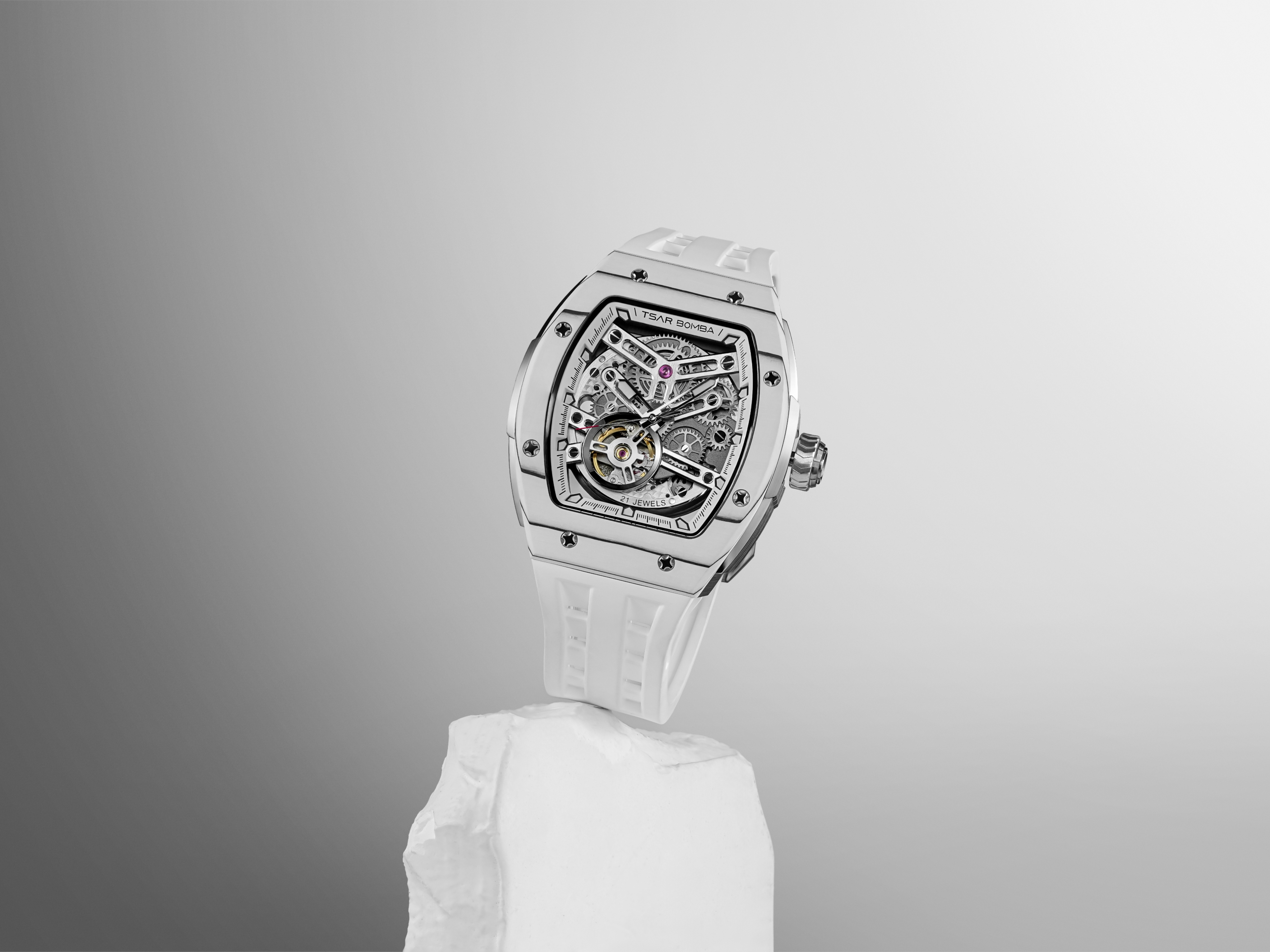 Tsar Bomba Elemental-Carbon Fiber Automatic  TB8228CF-04 Ellegant White 착용 스타일 - 1