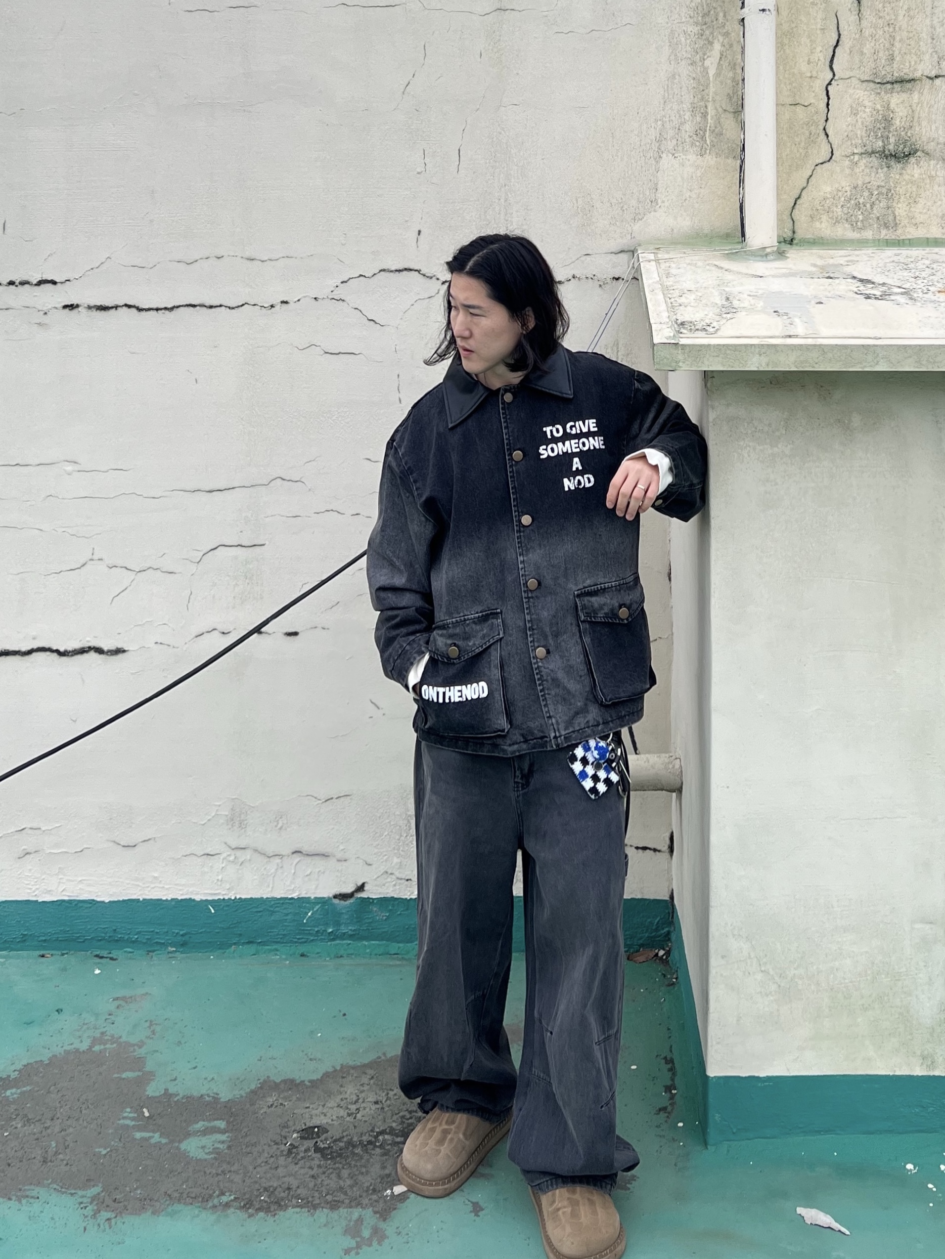 Kinchi x Yiyae Bone Mule Camel, NOD Leather Collar Vintage Jacket Black Denim 착용 스타일 - 2