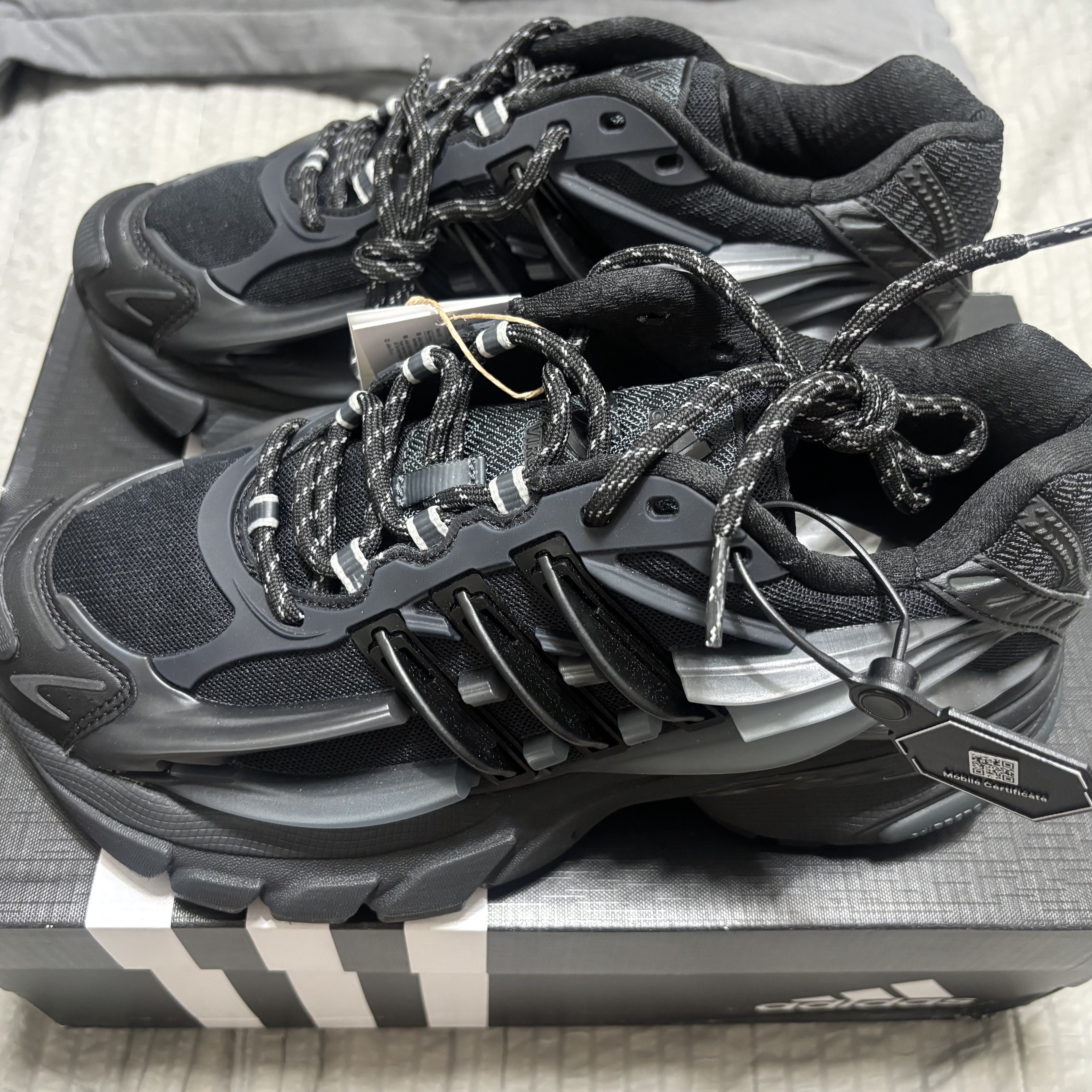 Adidas x Pharrell Williams Virginia Adistar Jellyfish Triple Black 착용 스타일 - 1