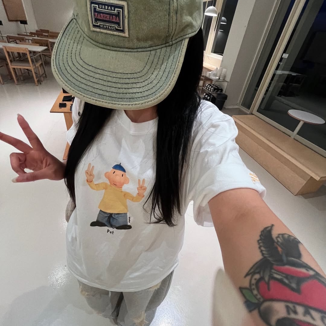 MAINBOOTH [Pat&Mat] Pat T-shirt White 착용 스타일 - 9