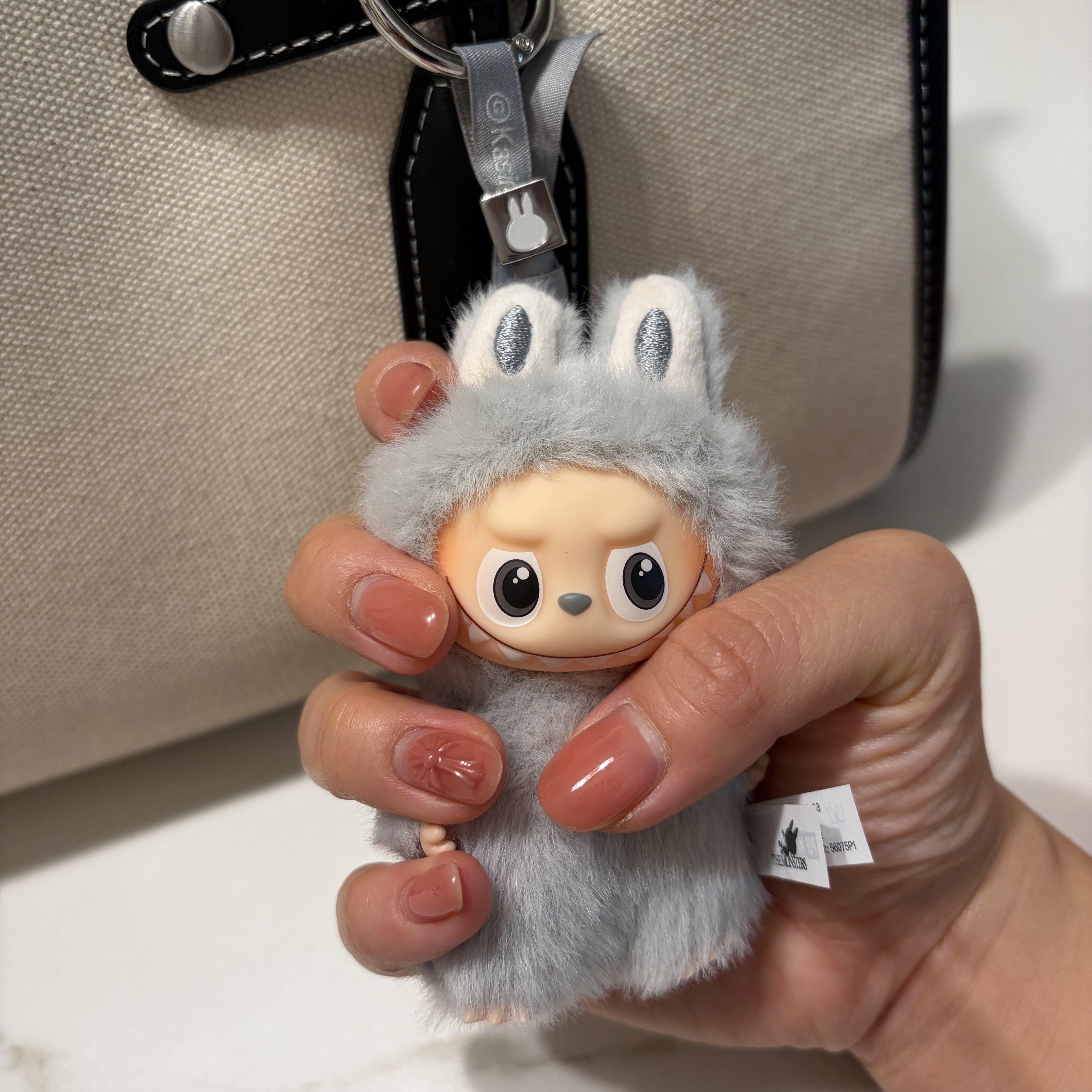 Pop Mart Labubu The Monsters Pin For Love Series Vinyl Plush Pendant (A-M) C (Opened Case) 착용 스타일 - 1