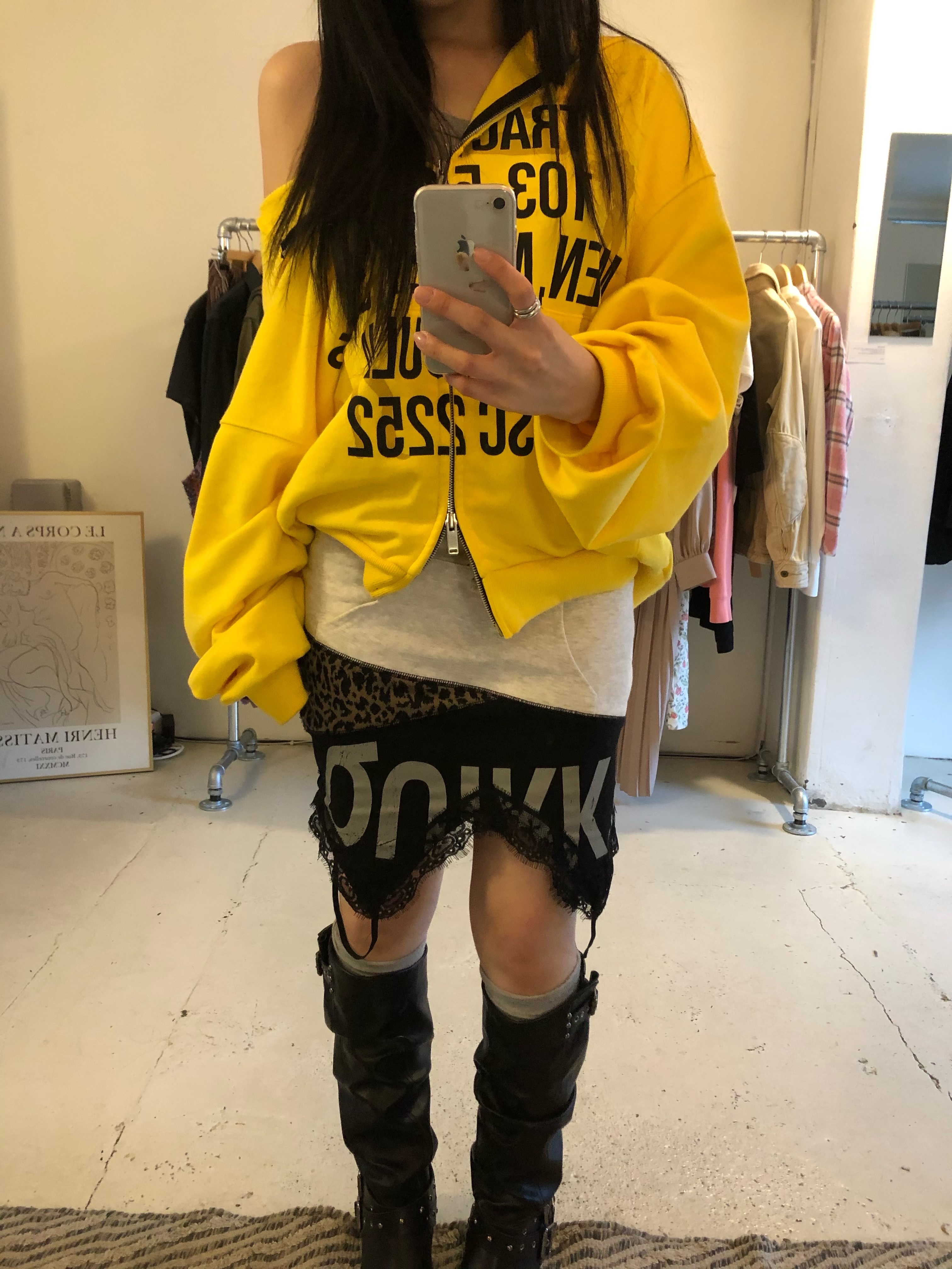 PACOSPLY Tracy Zip Up Hoodie Yellow 착용 스타일 - 1