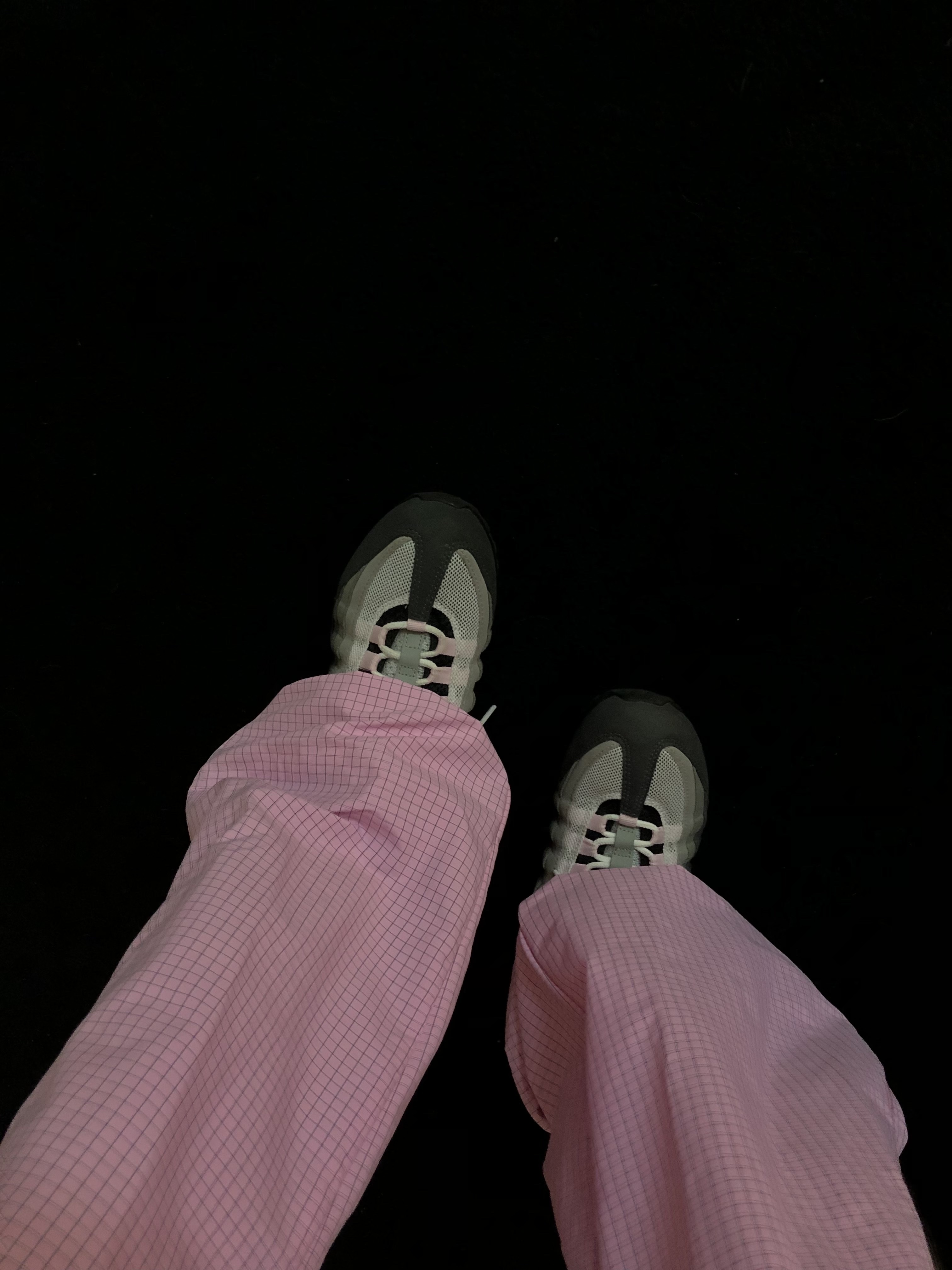 (W) Nike Air Max 95 Pink Foam, Supreme Ripstop Warm Up Pant Pink - 26SS 착용 스타일