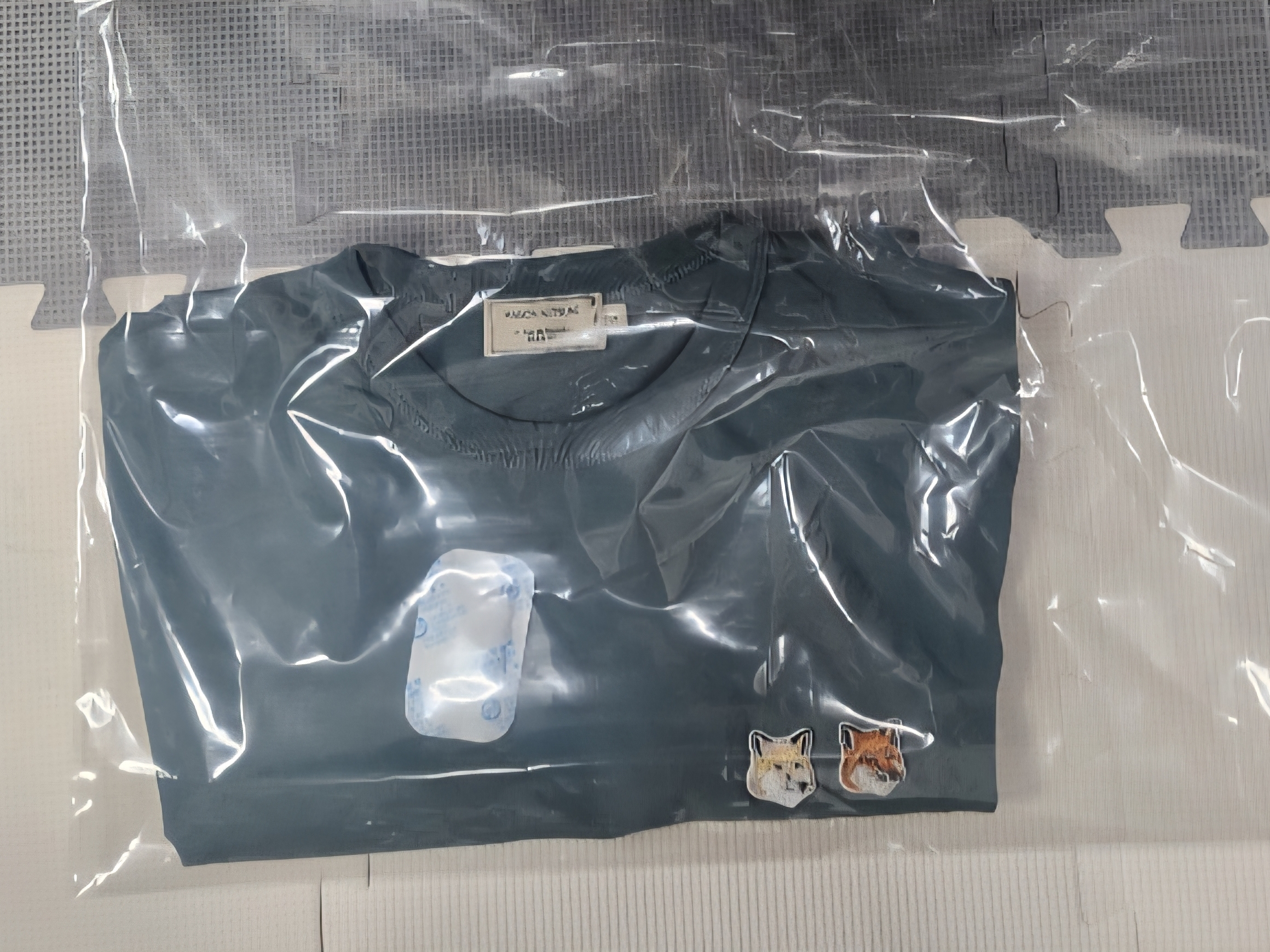 Maison Kitsune Double Fox Head Patch Classic T-Shirt Blue Green 착용 스타일