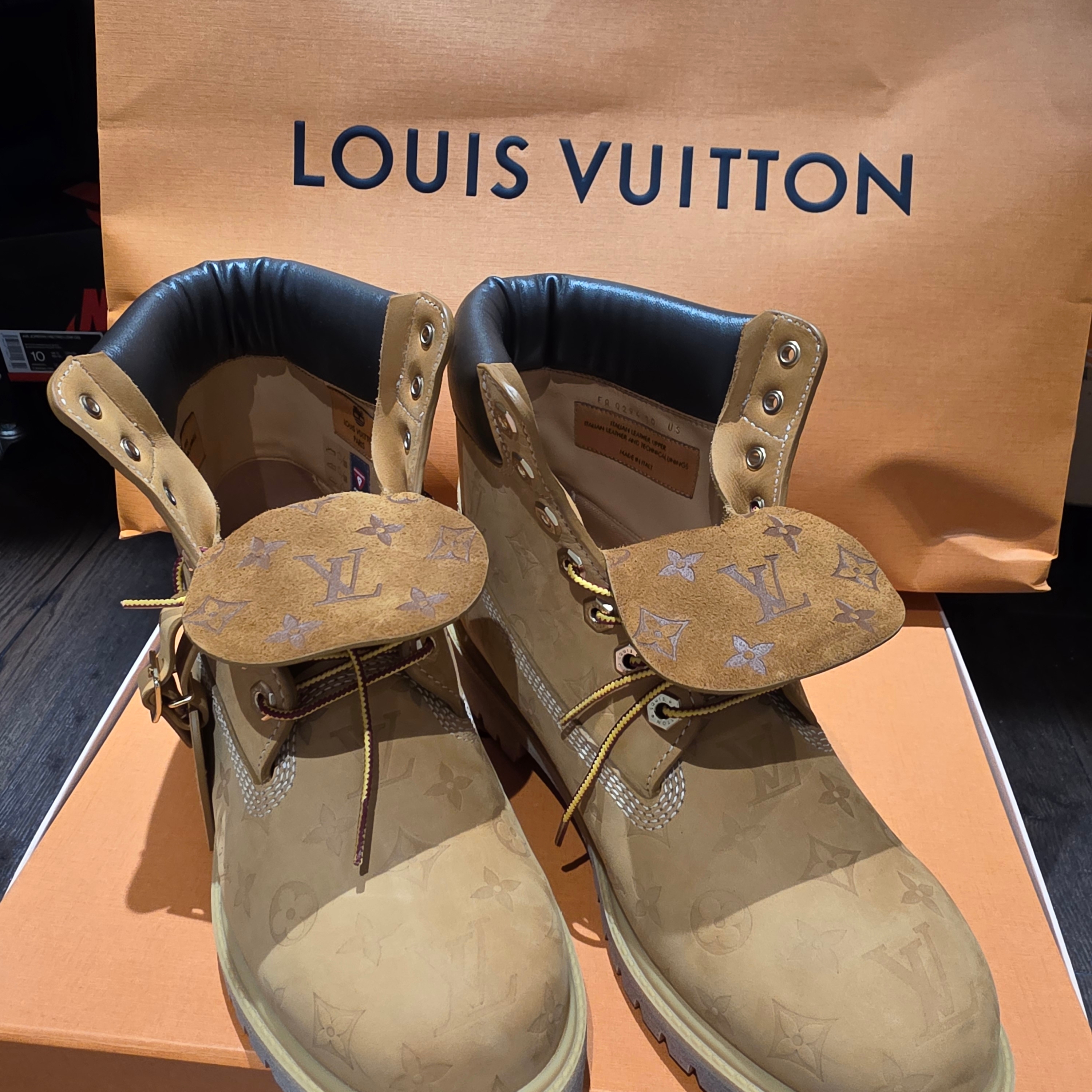 Louis Vuitton x Timberland 6 Inch Ankle Boot Beige 착용 스타일 - 5