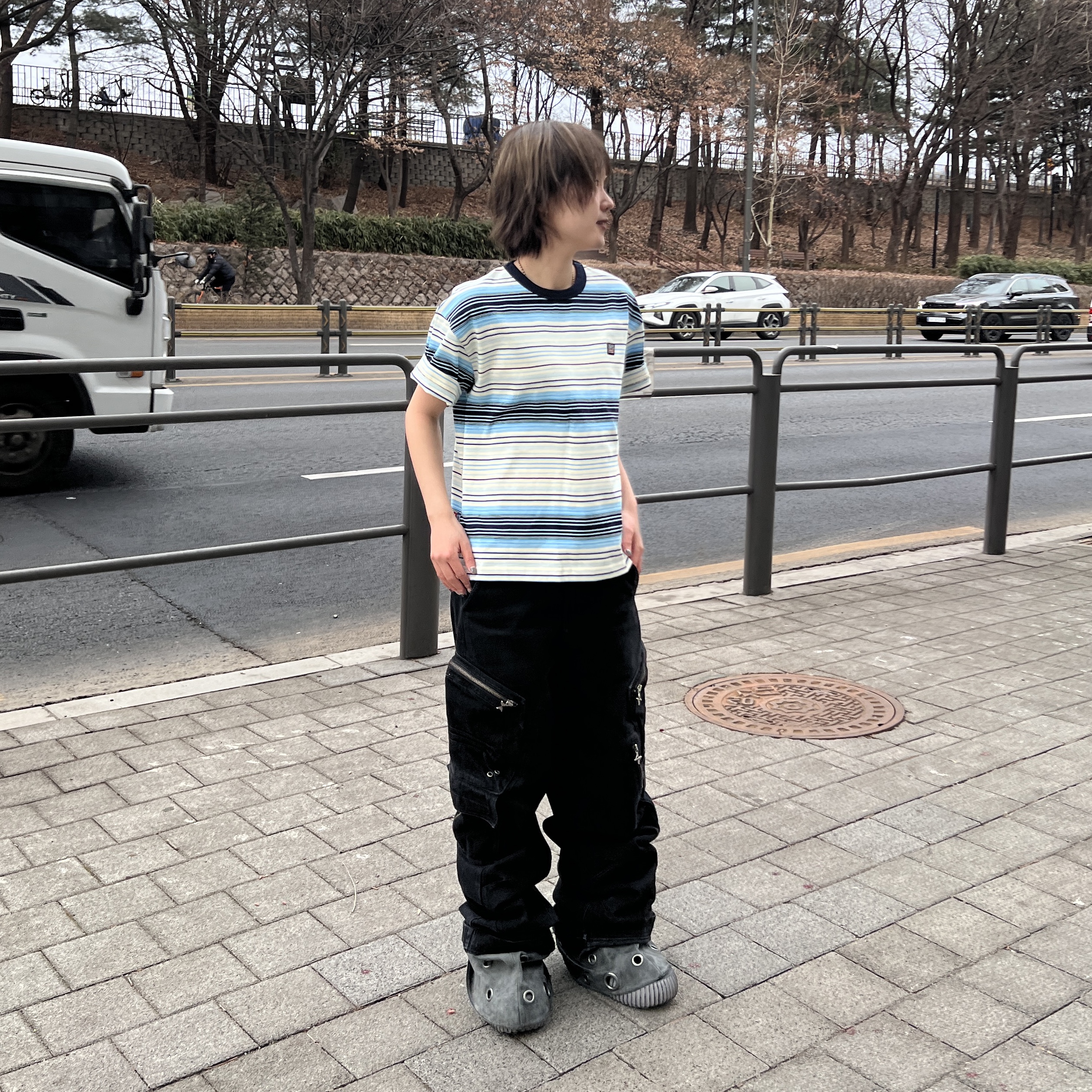 SPORT CHAMBER Glitch T-shirt SKY BLUE 착용 스타일 - 1