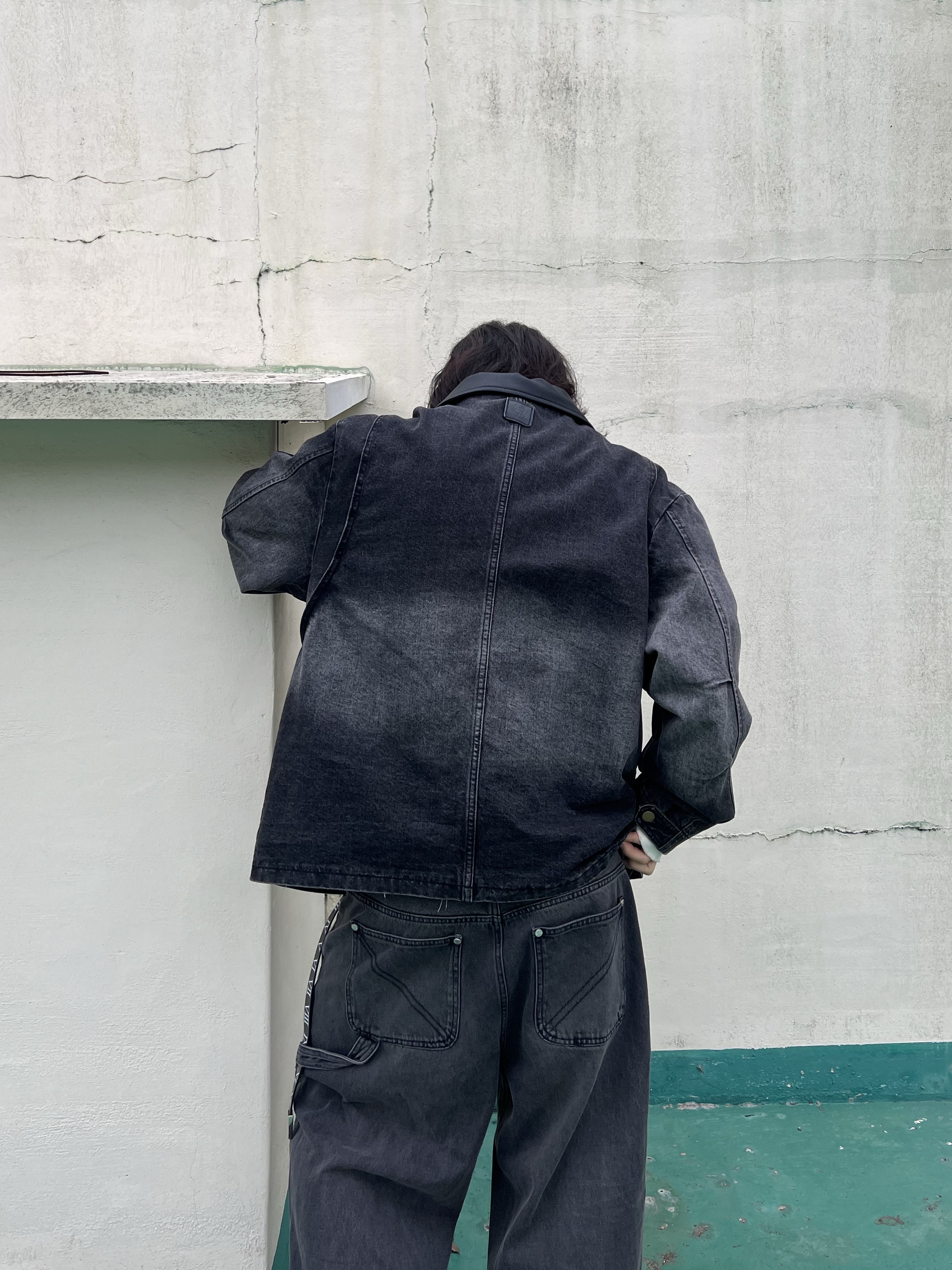 Kinchi x Yiyae Bone Mule Camel, NOD Leather Collar Vintage Jacket Black Denim 착용 스타일 - 3