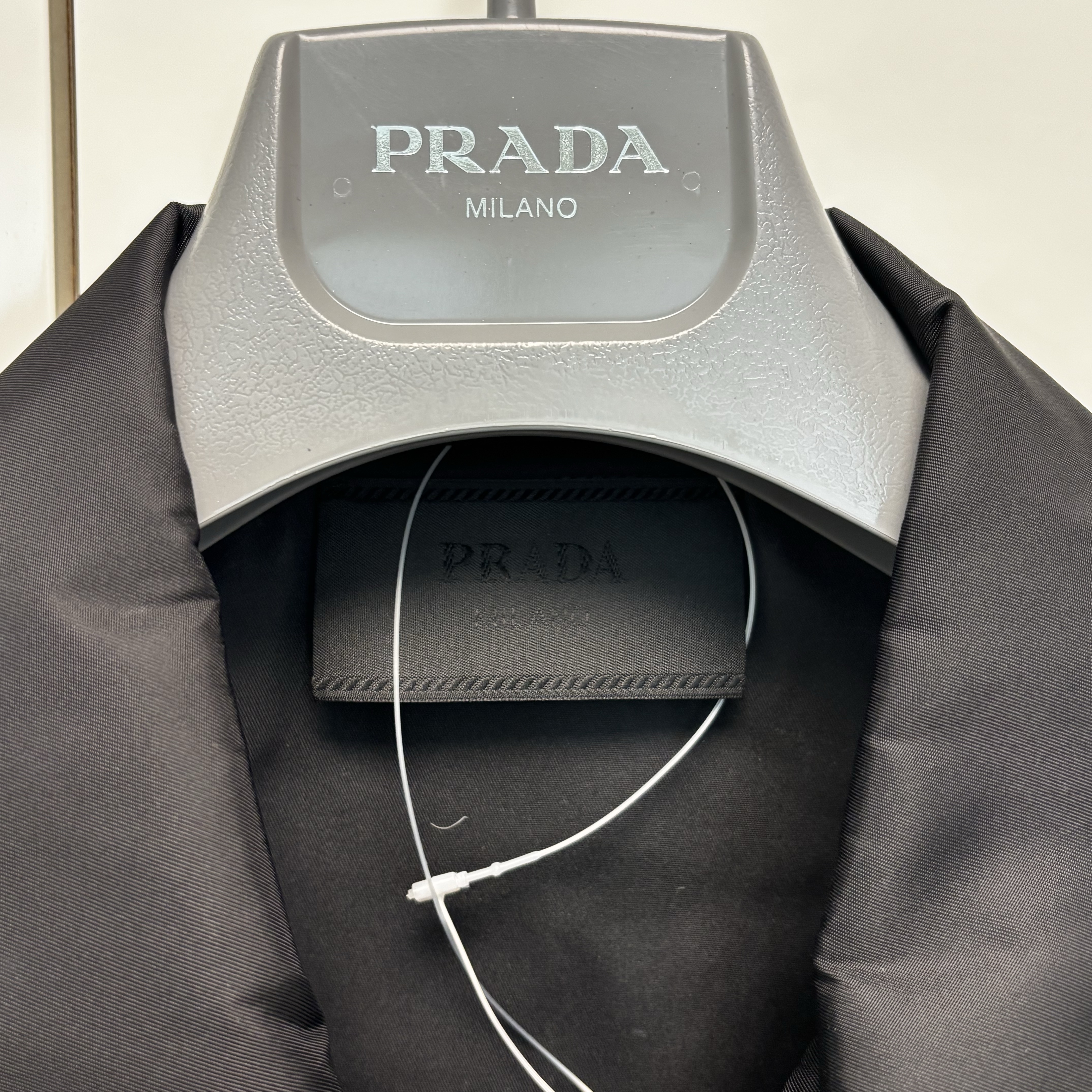 Prada Re-Nylon Zip Up Gabardine Blouson Jacket Black 착용 스타일 - 3