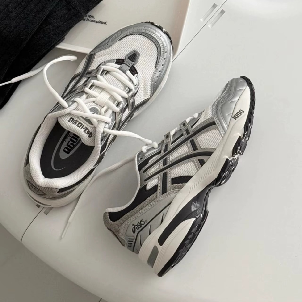 Asics Gel-1090 White Silver 착용 스타일 - 4