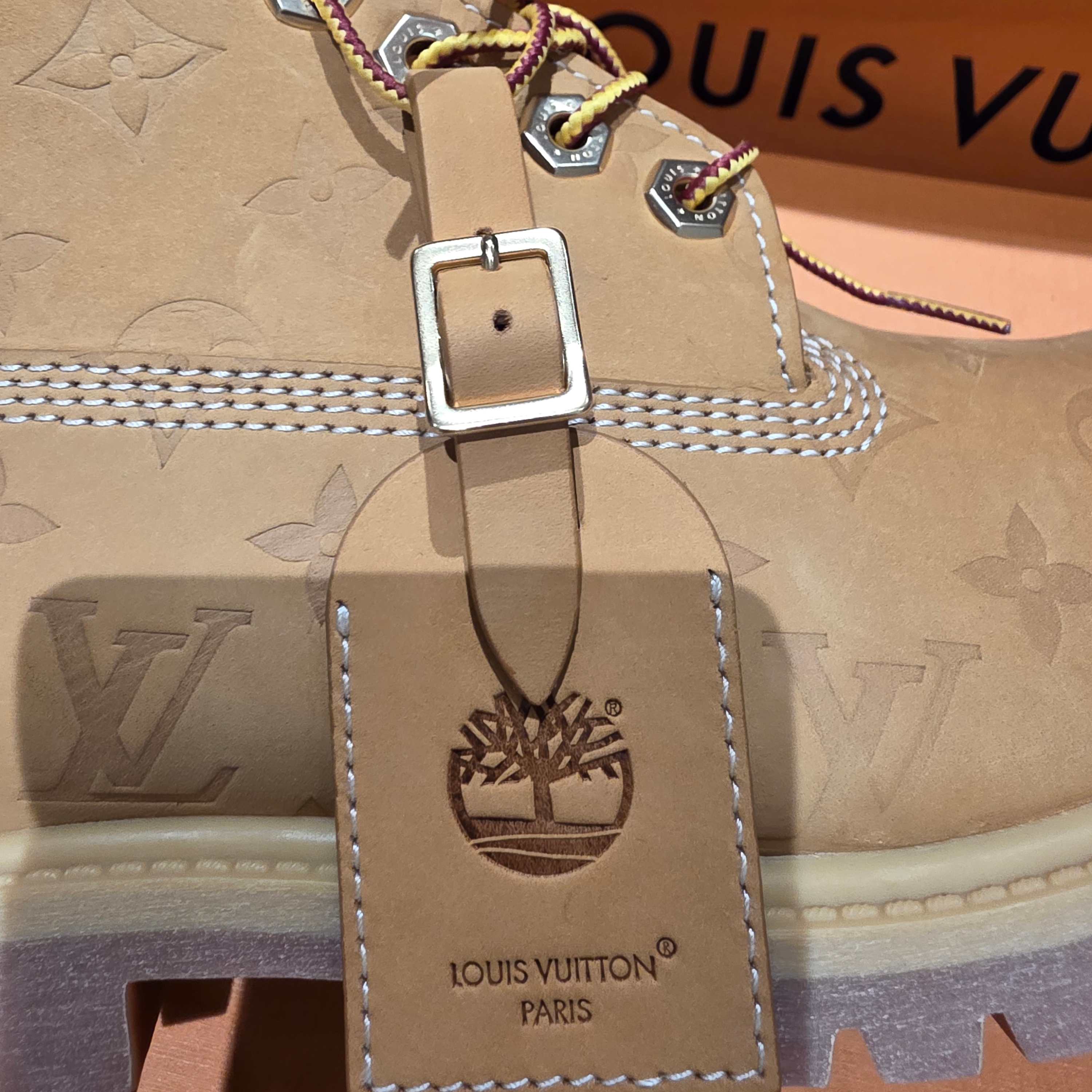Louis Vuitton x Timberland 6 Inch Ankle Boot Beige 착용 스타일 - 9