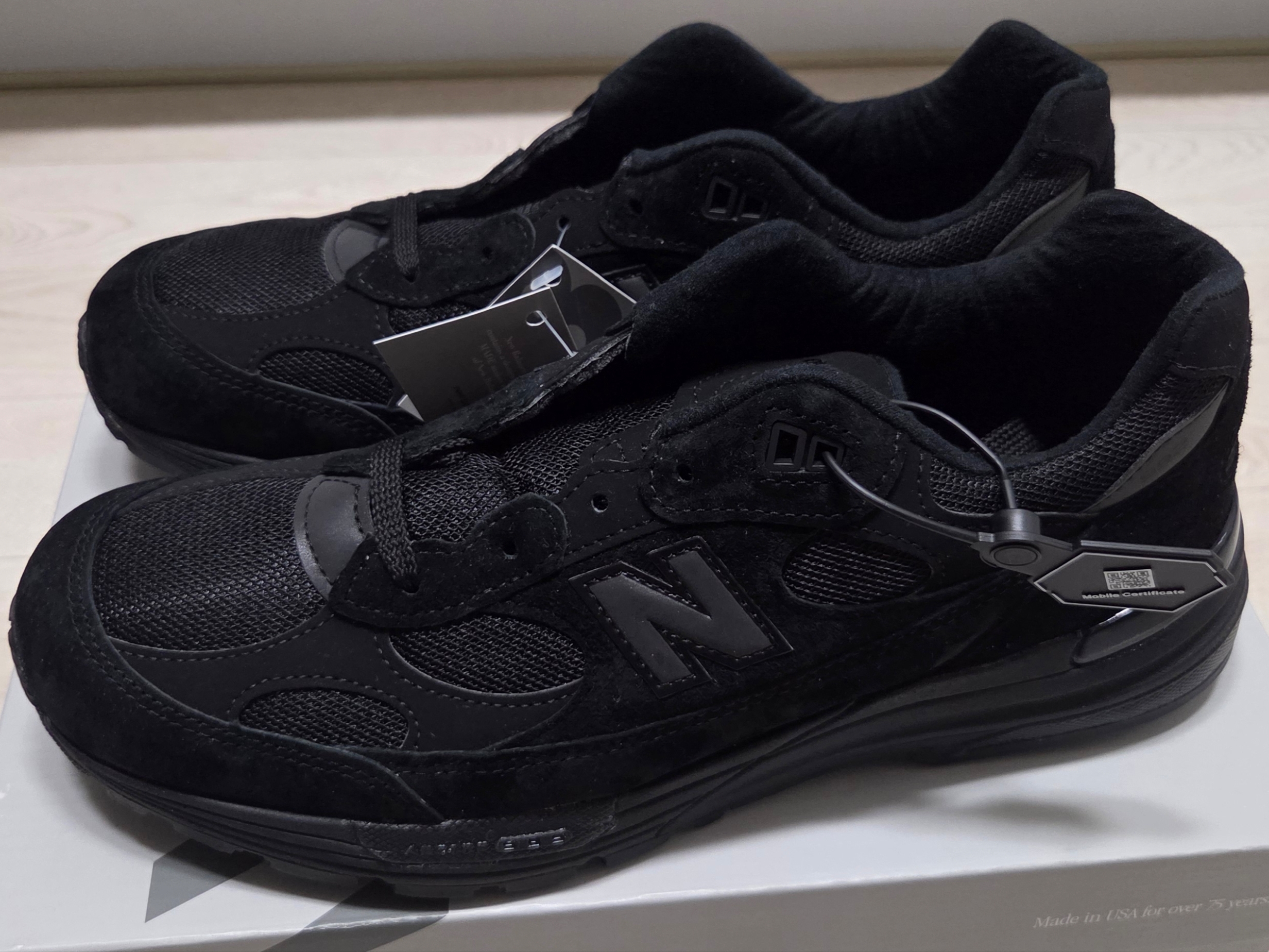 New Balance 992 Made in USA Core Grey Silver Metallic, New Balance 992 Made in USA Moonrock Mushroom 착용 스타일 - 5