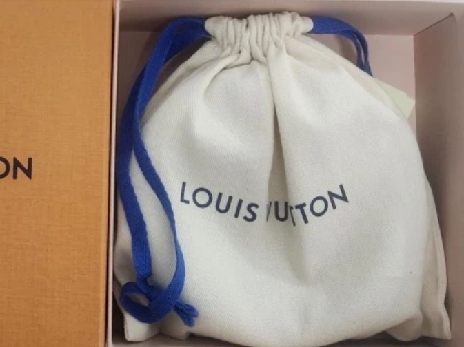 Louis Vuitton Initiales 40mm Reversible Belt Monogram Eclipse Dark Ruthenium 착용 스타일 - 2