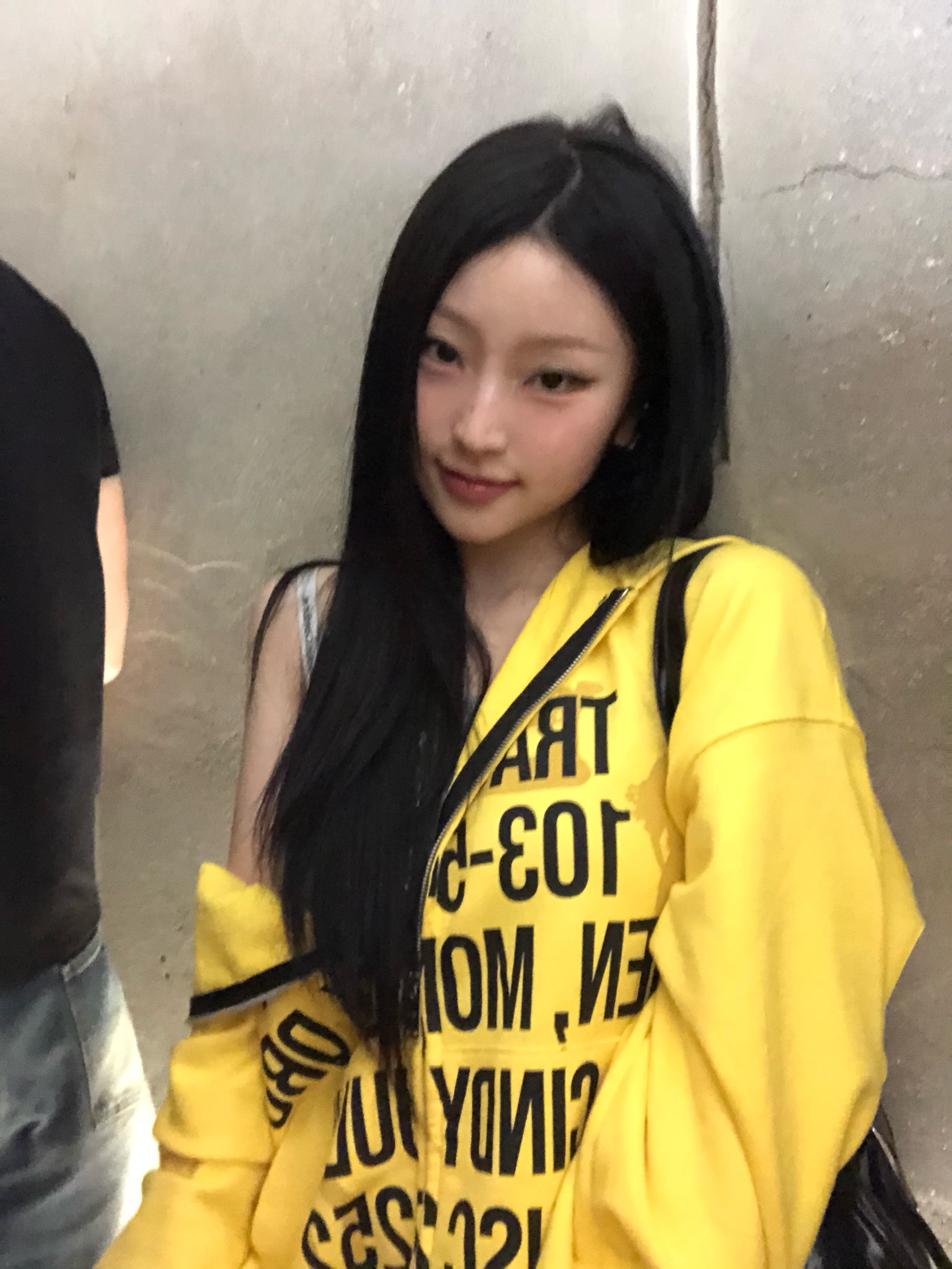 PACOSPLY Tracy Zip Up Hoodie Yellow 착용 스타일 - 6
