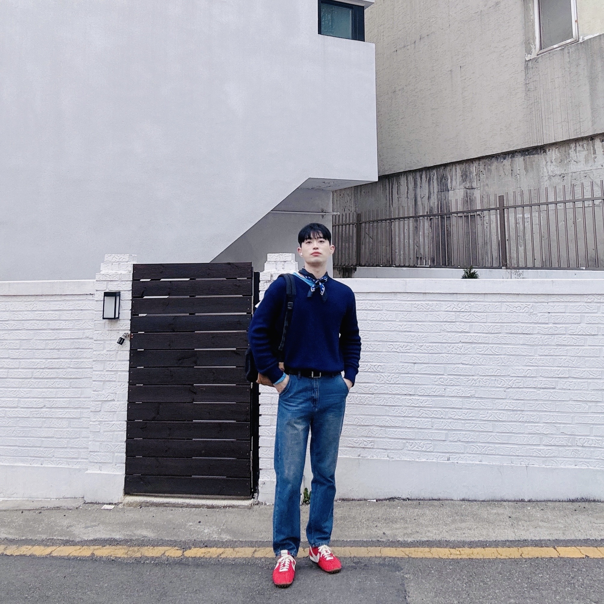 Nike x Jacquemus Moon Shoe SP University Red and Bicycle Yellow, STU X EASTPAK Padded PAK'R 80'S Black XL 착용 스타일 - 1