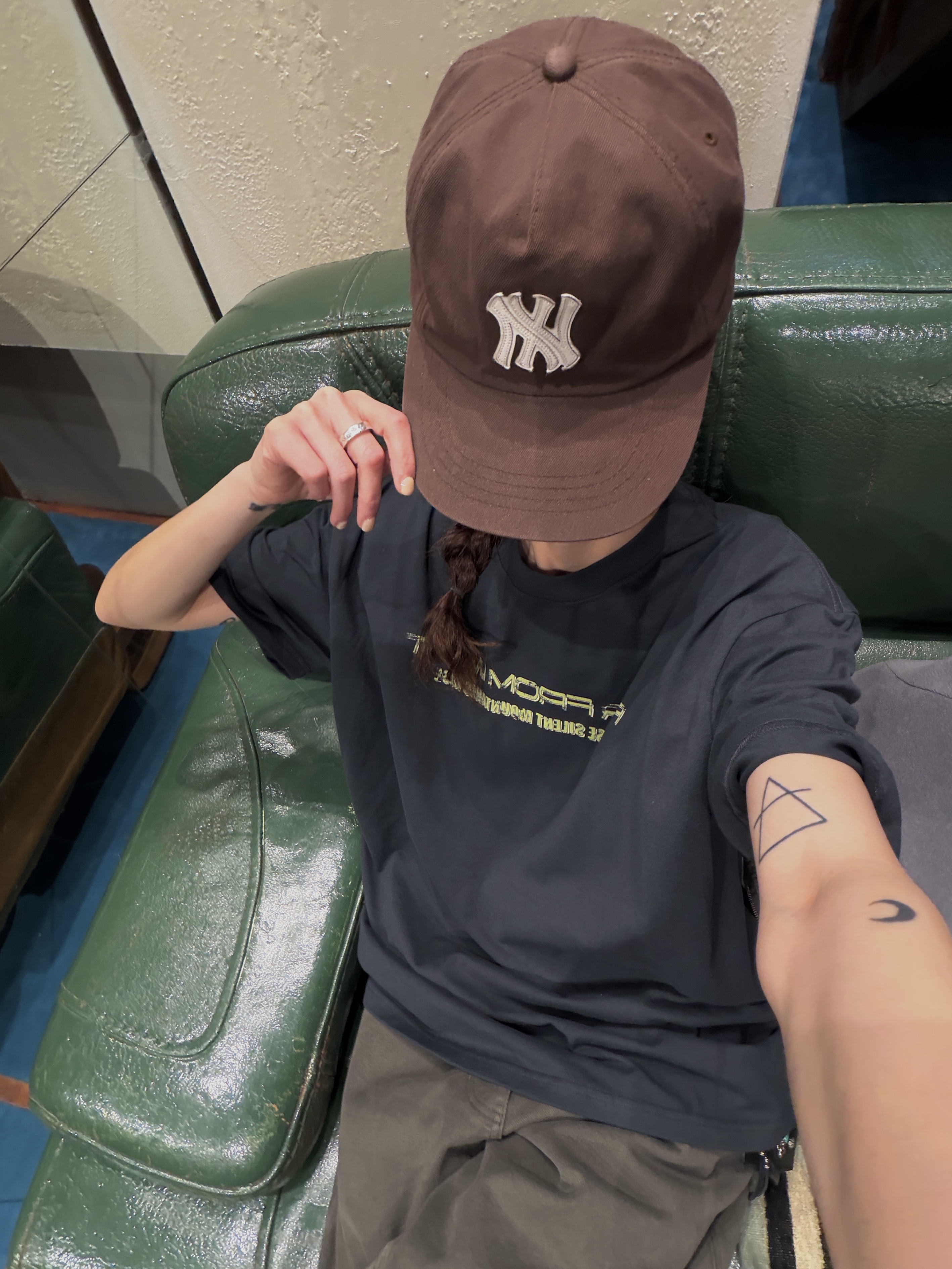 Farfromwhat Far Patch Logo Cap Brown, (W) Balenciaga Circuit Sneaker White Silver 착용 스타일 - 5