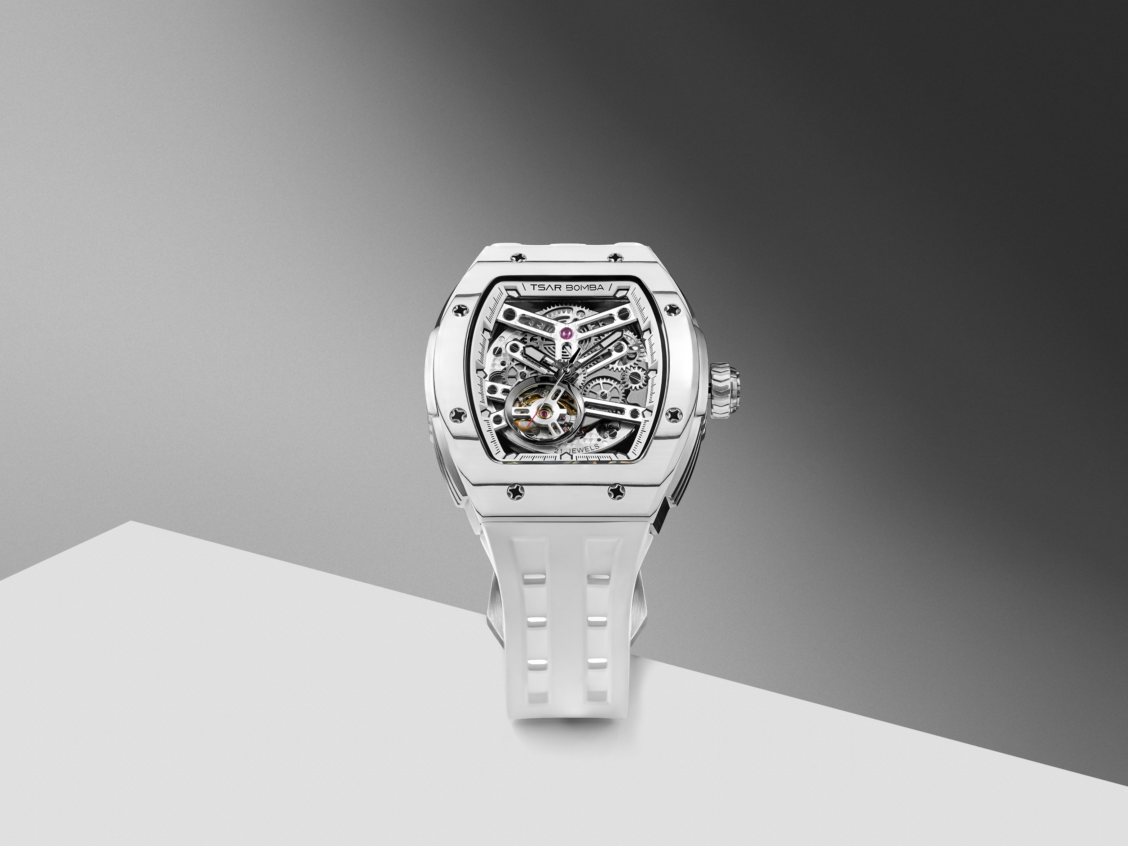 Tsar Bomba Elemental-Carbon Fiber Automatic  TB8228CF-04 Ellegant White 착용 스타일 - 3