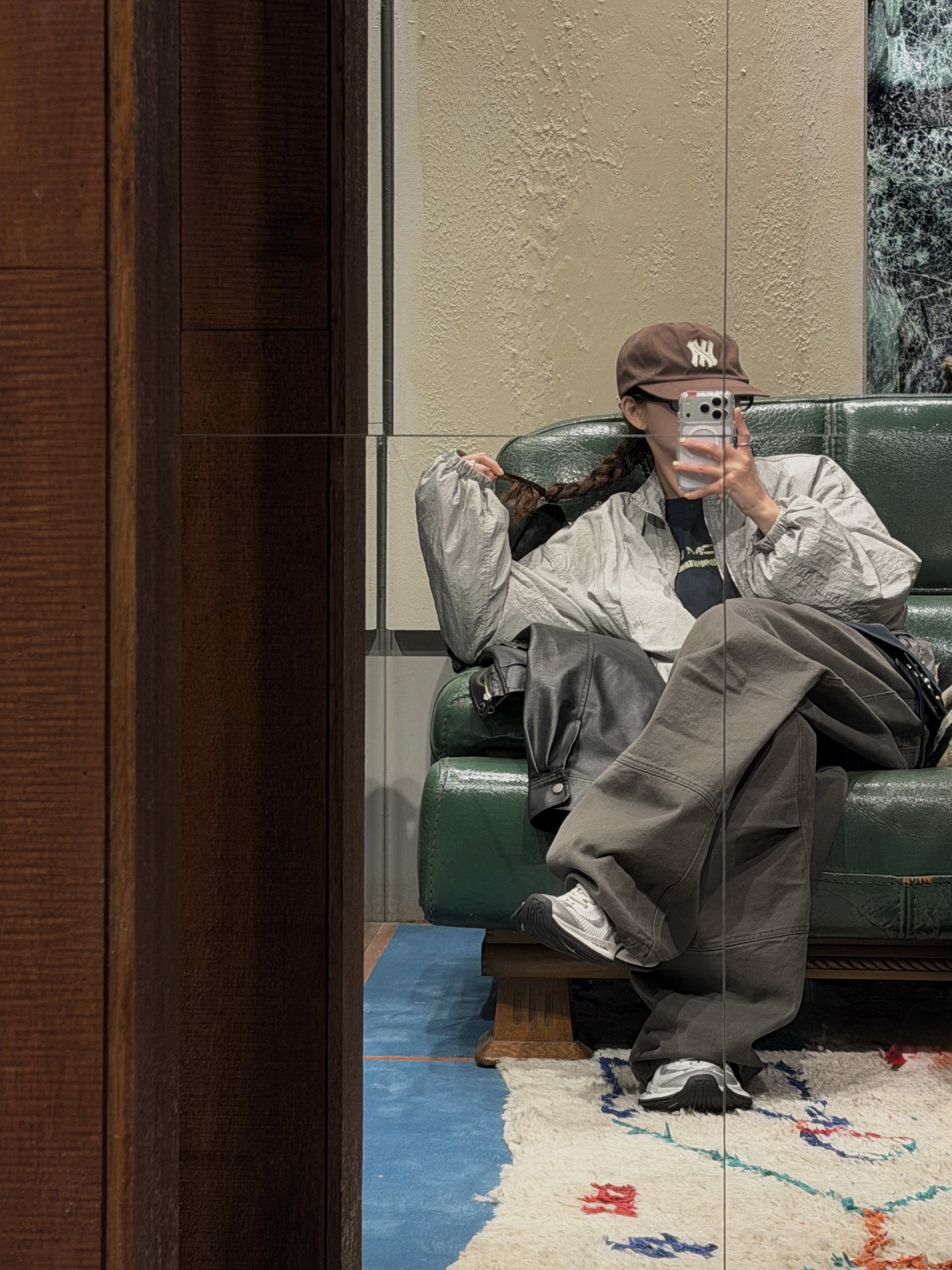 Farfromwhat Far Patch Logo Cap Brown, (W) Balenciaga Circuit Sneaker White Silver 착용 스타일 - 4