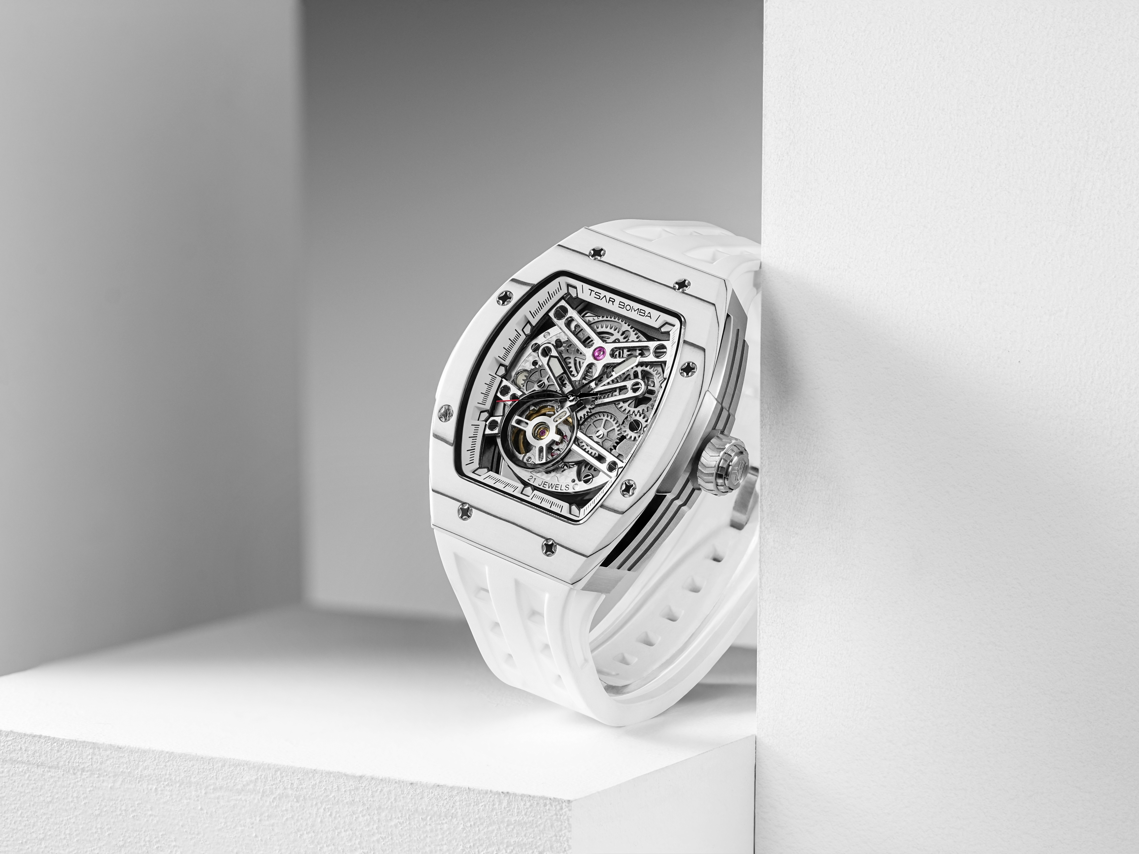Tsar Bomba Elemental-Carbon Fiber Automatic  TB8228CF-04 Ellegant White 착용 스타일 - 2