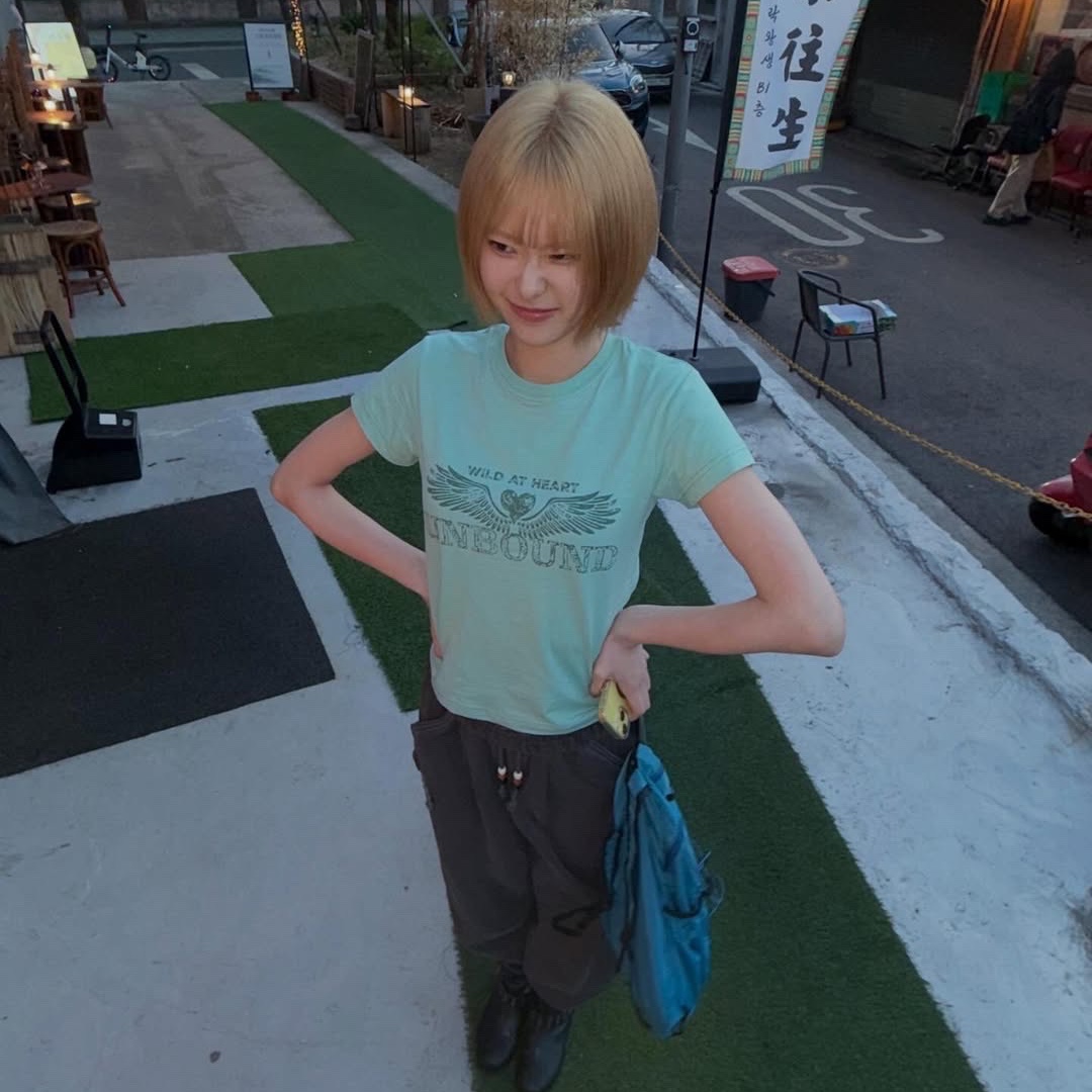 MAINBOOTH Heartwing T-shirt Mint 착용 스타일 - 5