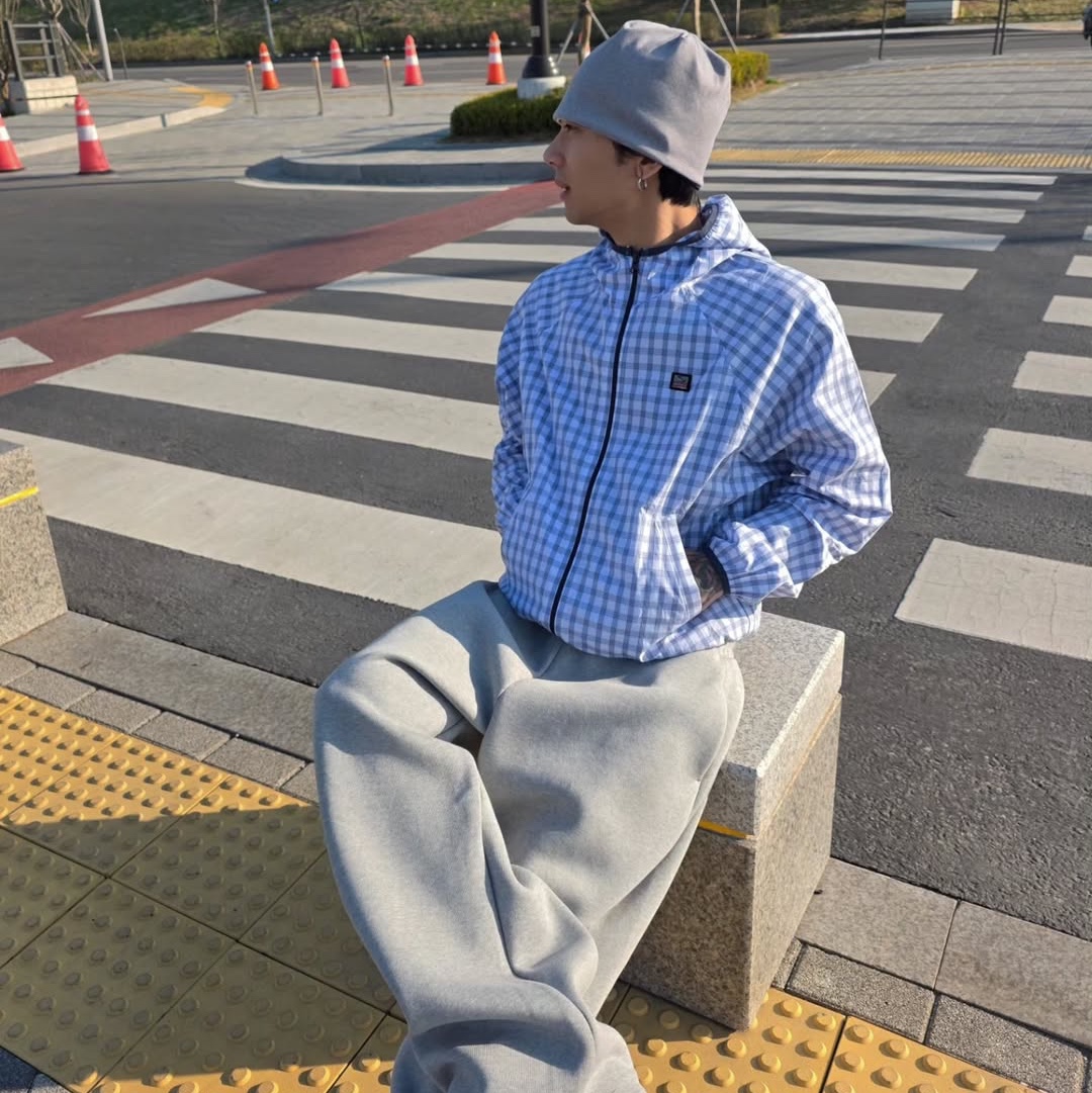 SPORT CHAMBER SC Square Check Windbreaker WHITE 착용 스타일 - 4