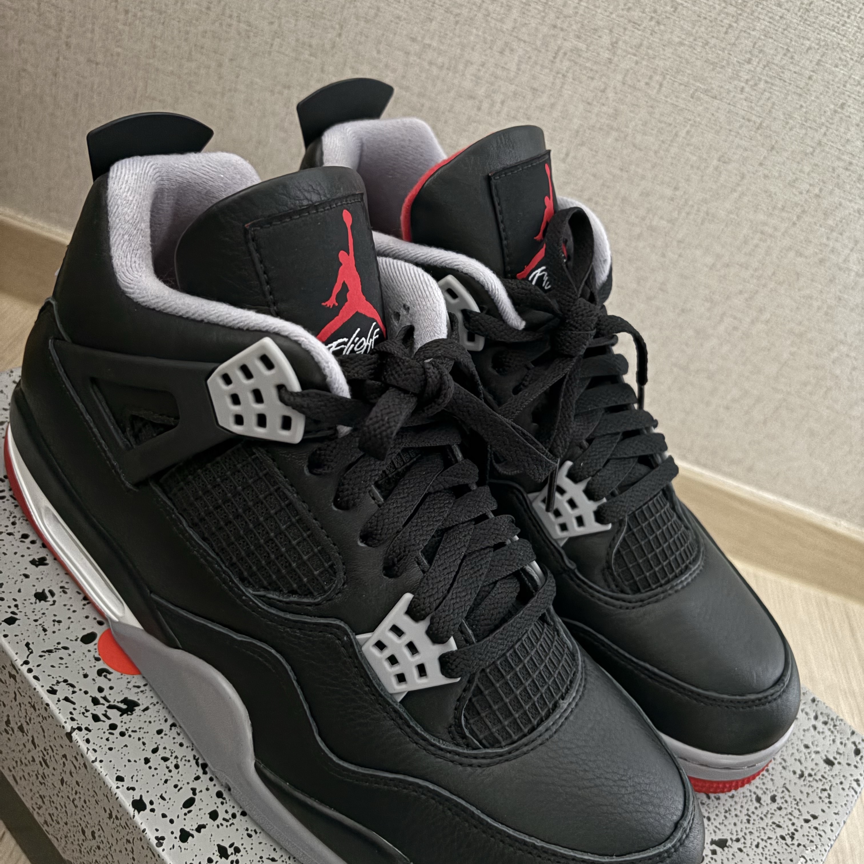 Jordan 4 Retro Bred Reimagined 착용 스타일 - 1