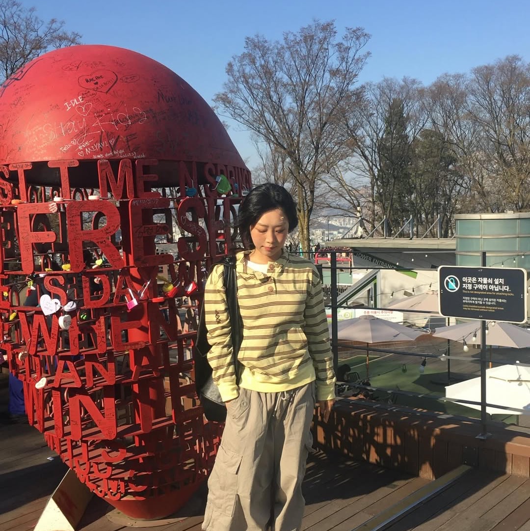 MAINBOOTH Cookie Stripe Hood T-shirt YELLOW 착용 스타일 - 5