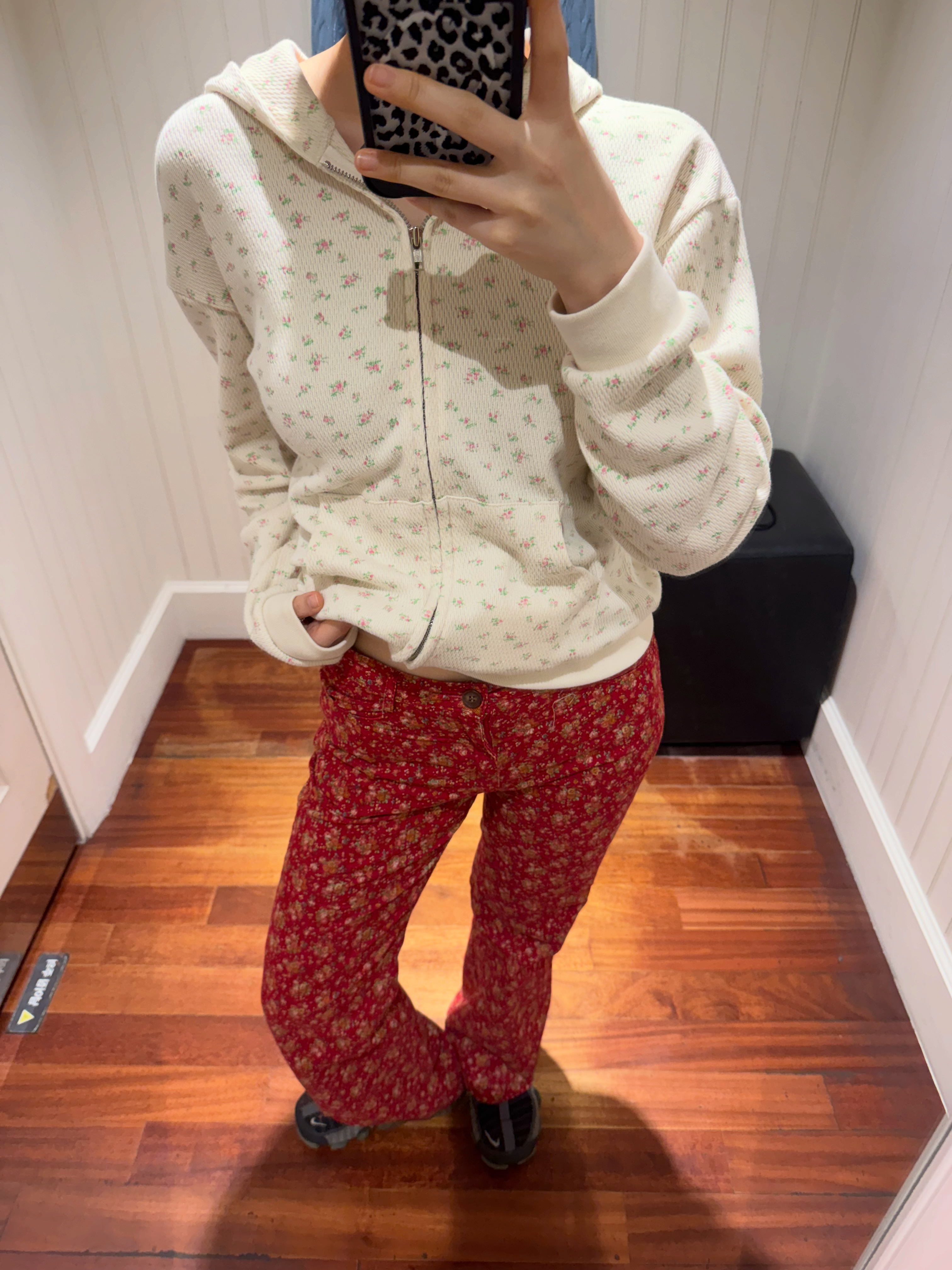 Nike ISPA Link Black and Medium Olive 착용 스타일