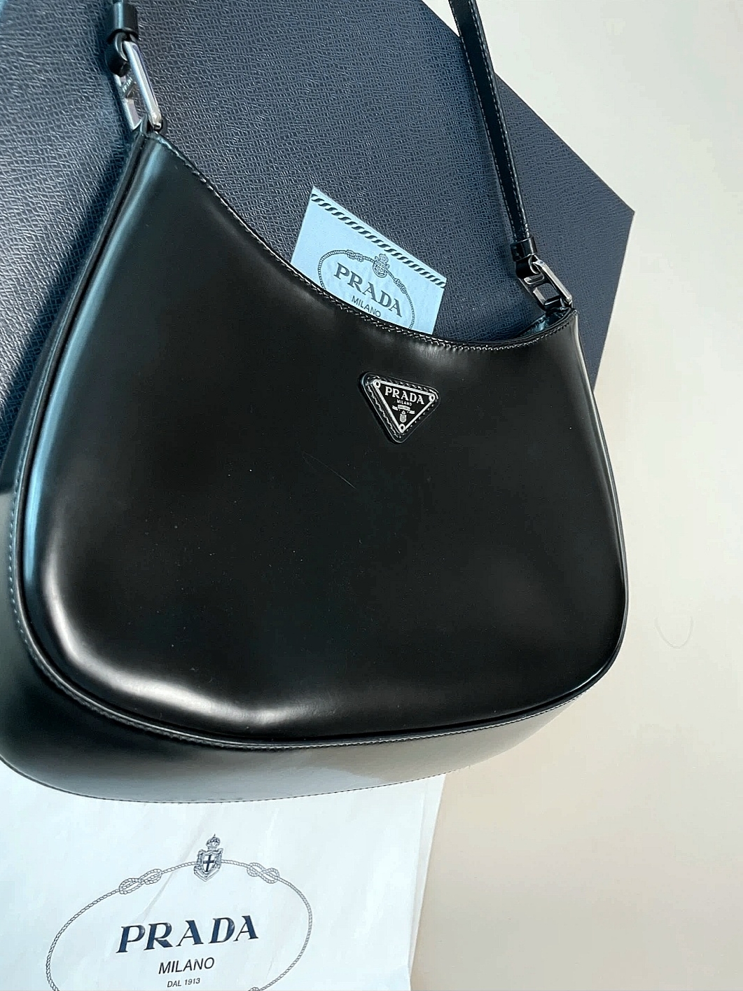 Prada Cleo Brushed Leather Shoulder Bag Black 착용 스타일 - 1