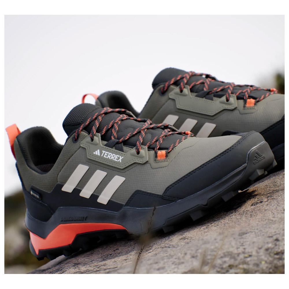 Adidas Terrex AX4 Gore-Tex Grey Six Solar Red 착용 스타일