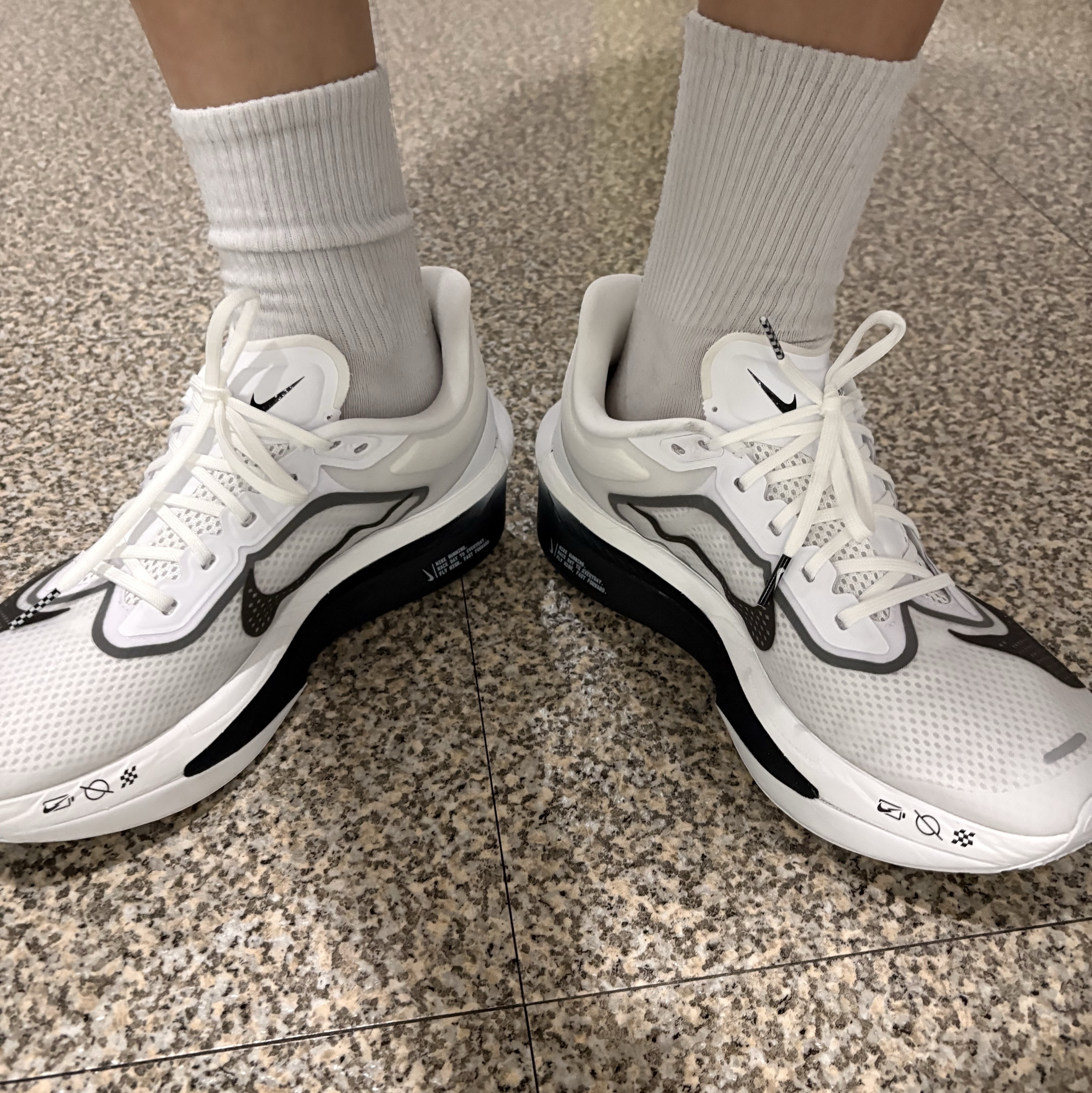Nike Zoom Fly 6 White Smoke Grey 착용 스타일 - 1