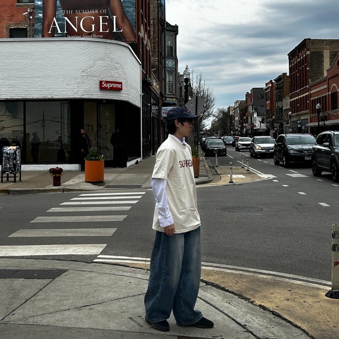 Supreme Hard T-Shirt Natural - 26SS, Supreme Overdyed Camp Cap Navy - 26SS 착용 스타일