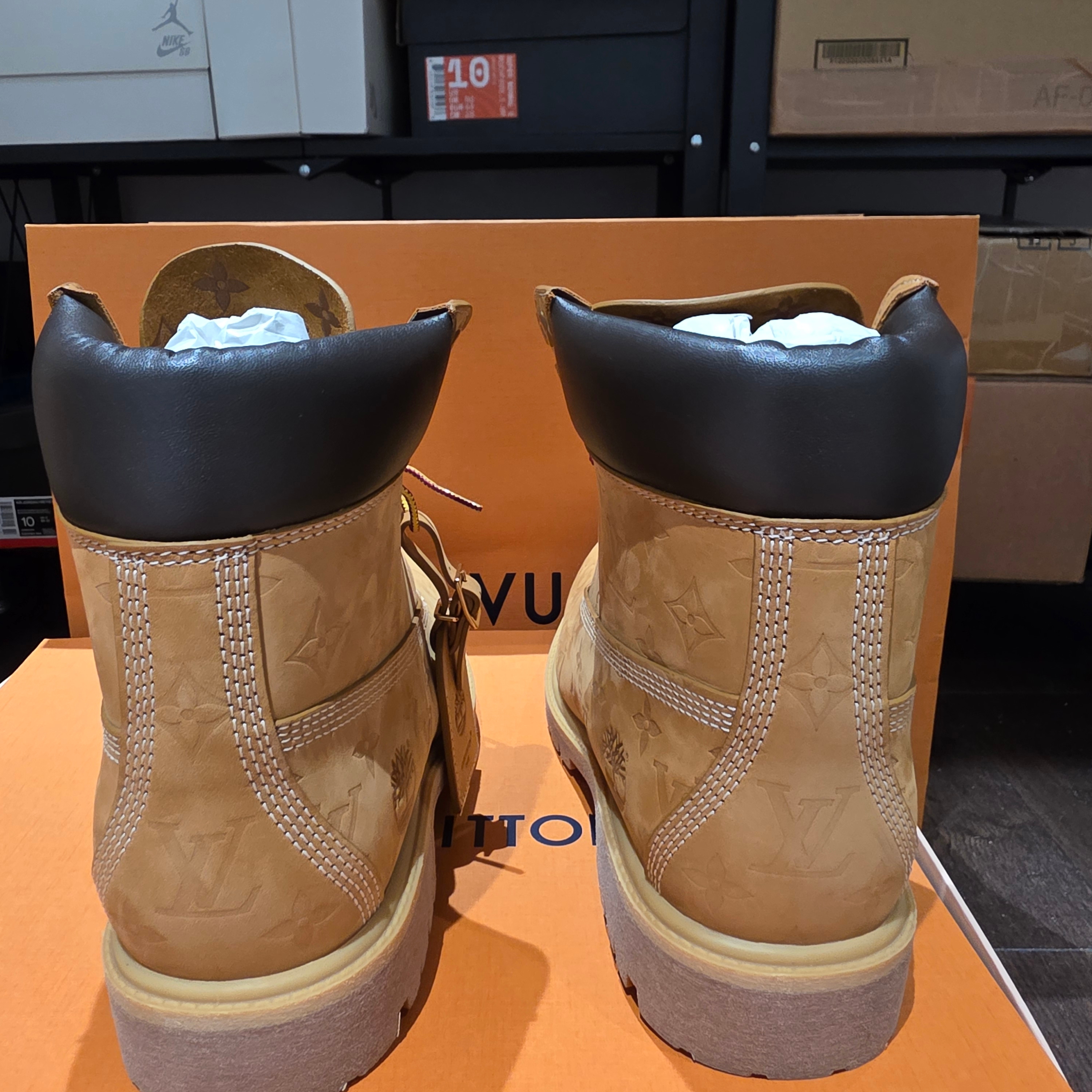 Louis Vuitton x Timberland 6 Inch Ankle Boot Beige 착용 스타일 - 10