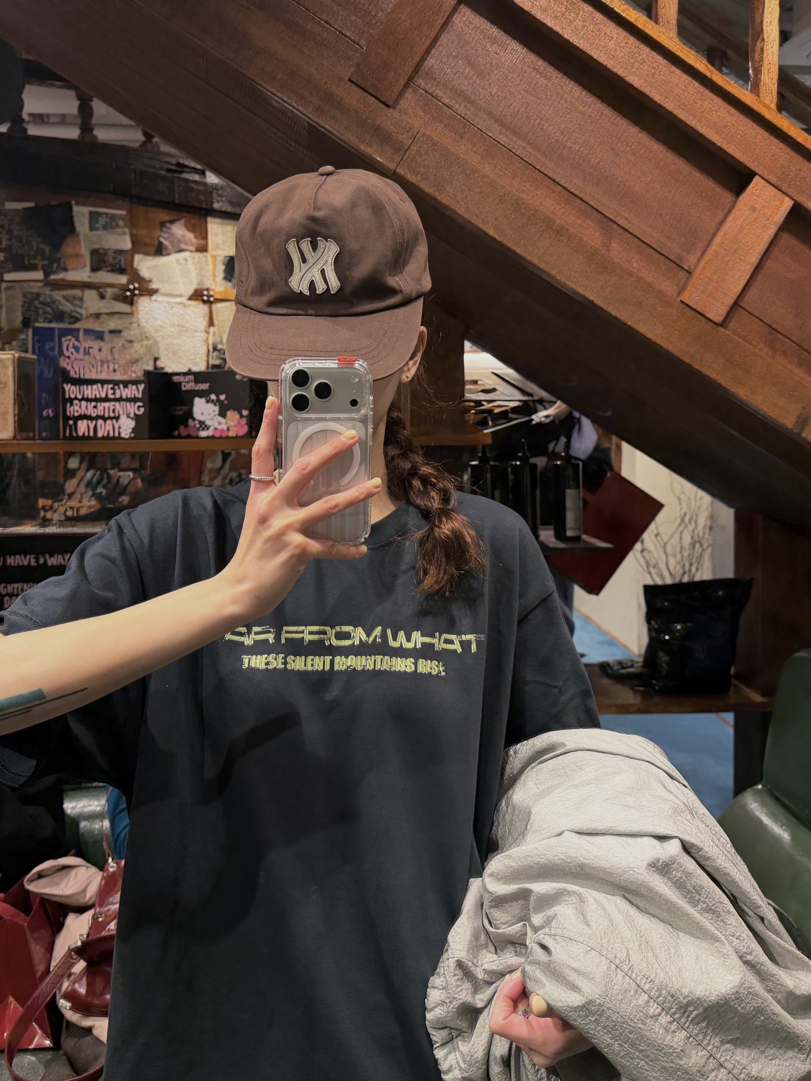 Farfromwhat Far Patch Logo Cap Brown, (W) Balenciaga Circuit Sneaker White Silver 착용 스타일 - 2