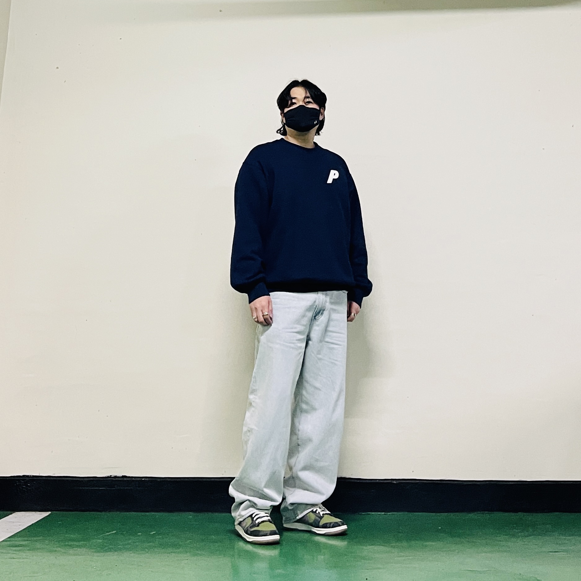 Palace P3 Chain Puff Crew Navy - 25FW, Palace Le Script P90 Baggy Jean Light Acid Wash - 26SS 착용 스타일 - 1