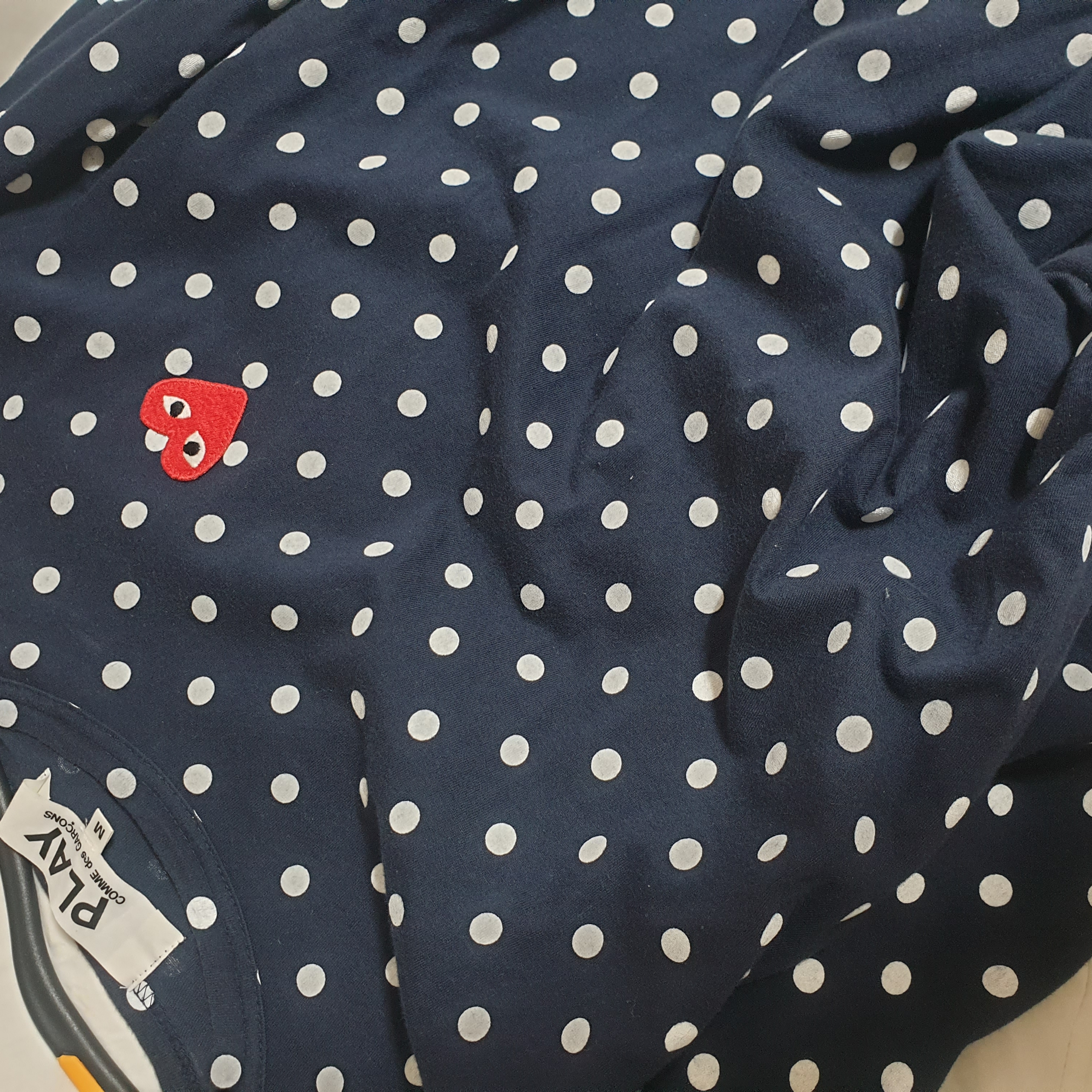 Play Comme des Garcons Polka Dot Red Heart LS T-Shirt Navy 착용 스타일