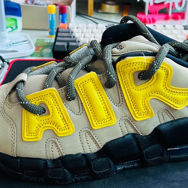 Nike x Ambush Air More Uptempo Low Vivid Sulfur and Limestone 착용 스타일